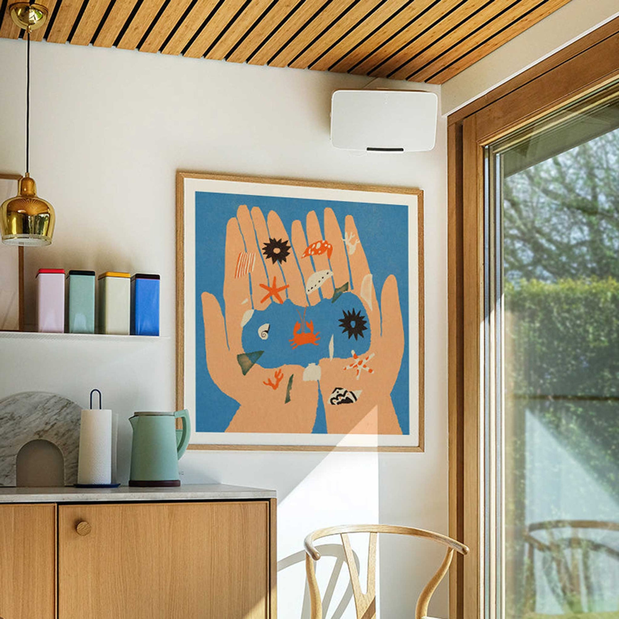 PSTR Studioは、美しく意味のあるアートをすべての人に届けたいという想いから誕生した、アート愛好家によるオンラインアートショップです。アート初心者からコレクターまで、誰もが心から惹かれる一枚に出会えるよう、遊び心と洗練されたデザインを融合させたアートプリントを厳選してご提供しています。新進気鋭の若手から実力派アーティストまで、個性豊かな作品を取り扱っています。当店のファインアートプリントは、色彩の美しさと細部の再現性に優れた高品質ジークレー印刷を採用。リビングや寝室、オフィスなど、さまざまな空間に上質な彩りを添えるインテリアアートとして最適です。作品を選び、飾るという行為を通じて、アートをより身近に感じ、日常に感性豊かな時間を取り入れるお手伝いをすることが私たちの目指す姿です。