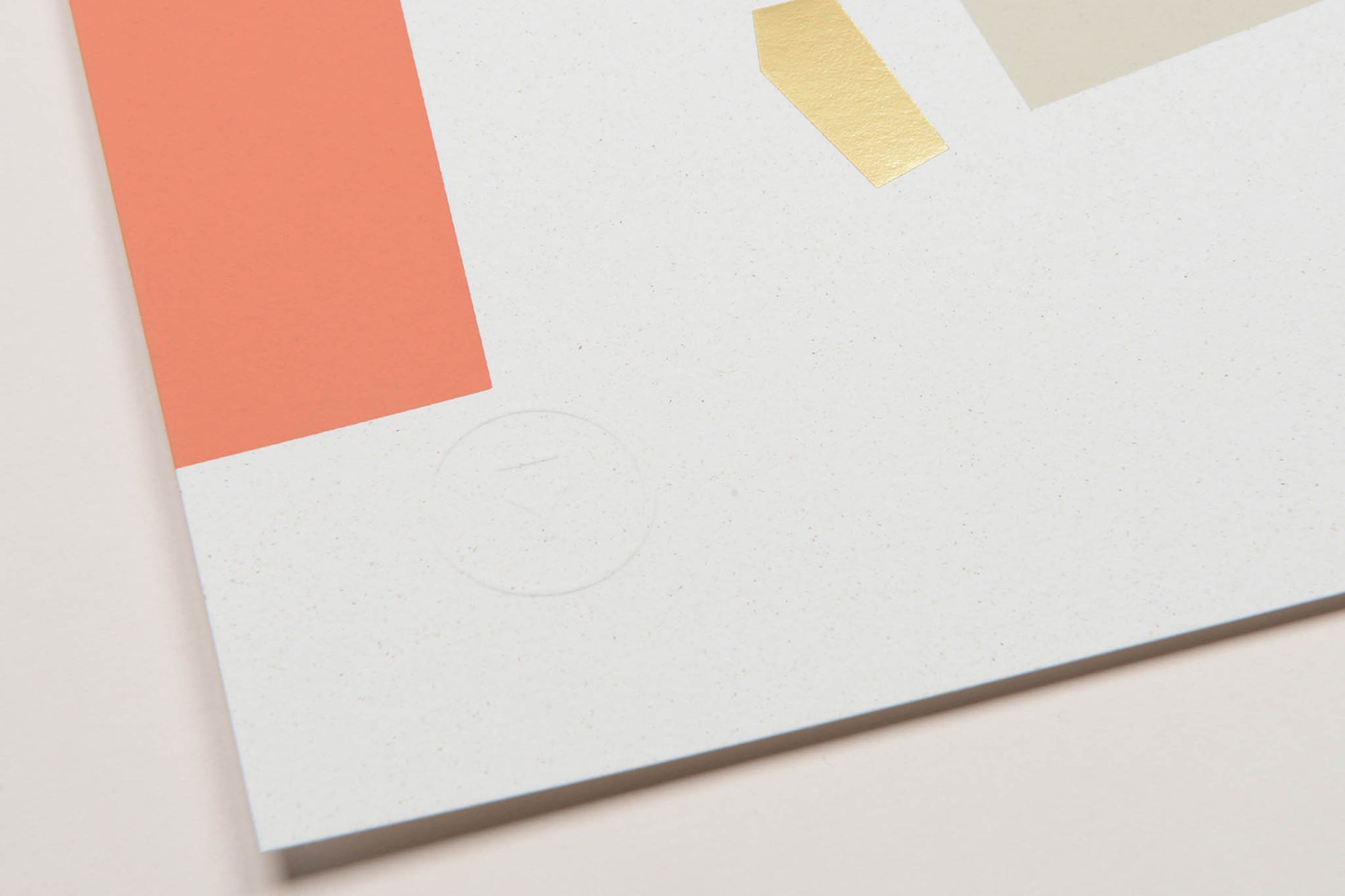 Tom Pigeonは、アーティストのKirsty Thomasによって設立されたデザインスタジオです。自然や建築などに見られる形、色、パターンなどからインスピレーションを得て英国で製品を作成しています。