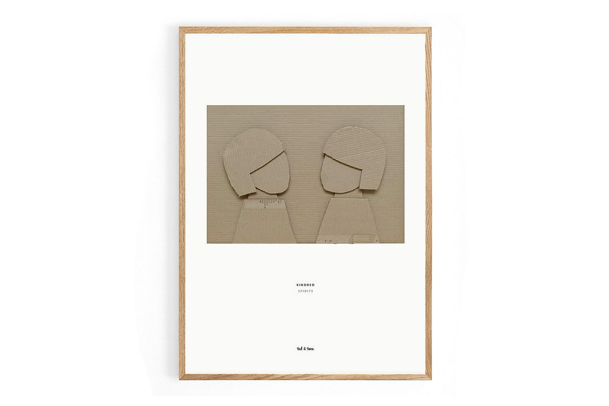 Ted & Toneはオランダのイラストレーションブランドです。2003年に4体の手作り人形から始まったTed & Toneは、子供たちのスペース向けに遊び心のあるデザインで環境に優しい素材のプリントを提供することに重点を置いています。ミニマルなアースカラーを基調として子供から大人まで楽しめるような素敵なタッチの作品です。