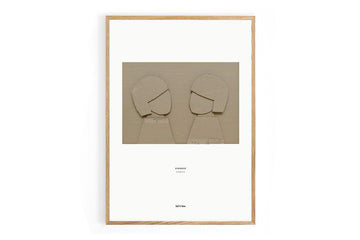 Ted & Toneはオランダのイラストレーションブランドです。2003年に4体の手作り人形から始まったTed & Toneは、子供たちのスペース向けに遊び心のあるデザインで環境に優しい素材のプリントを提供することに重点を置いています。ミニマルなアースカラーを基調として子供から大人まで楽しめるような素敵なタッチの作品です。
