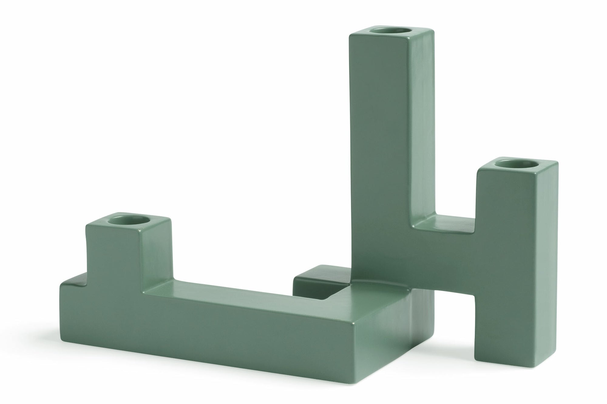 オランダ・アムステルダム発のインテリアブランド&Klevering（アンド・クレベリング）は、1992年の創業以来、「デザインを最優先に」という理念のもと、カラフルで個性的なホームアクセサリーを展開しています。アムステルダムらしいオリジナリティを大切にし、どんな空間にも調和しながらも印象的な存在感を放つデザインが魅力です。&Kleveringのアイテムは、自宅用としてはもちろん、贈り物にも最適です。コレクションはすべてチームで丁寧に作り上げられ、現代アートやヴィンテージスタイルからインスピレーションを受けたユニークでタイムレスなデザインを追求しています。また、「Buro Berger」というブランド名でも著名なアーティストとのコラボレーションを行い、革新性と伝統を両立しながら、常に新しい驚きを届けています。