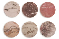 オランダ・アムステルダム発のインテリアブランド&Klevering（アンド・クレベリング）は、1992年の創業以来、「デザインを最優先に」という理念のもと、カラフルで個性的なホームアクセサリーを展開しています。アムステルダムらしいオリジナリティを大切にし、どんな空間にも調和しながらも印象的な存在感を放つデザインが魅力です。&Kleveringのアイテムは、自宅用としてはもちろん、贈り物にも最適です。コレクションはすべてチームで丁寧に作り上げられ、現代アートやヴィンテージスタイルからインスピレーションを受けたユニークでタイムレスなデザインを追求しています。また、「Buro Berger」というブランド名でも著名なアーティストとのコラボレーションを行い、革新性と伝統を両立しながら、常に新しい驚きを届けています。