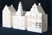 オランダ・アムステルダム発のインテリアブランド&Klevering（アンド・クレベリング）は、1992年の創業以来、「デザインを最優先に」という理念のもと、カラフルで個性的なホームアクセサリーを展開しています。アムステルダムらしいオリジナリティを大切にし、どんな空間にも調和しながらも印象的な存在感を放つデザインが魅力です。&Kleveringのアイテムは、自宅用としてはもちろん、贈り物にも最適です。コレクションはすべてチームで丁寧に作り上げられ、現代アートやヴィンテージスタイルからインスピレーションを受けたユニークでタイムレスなデザインを追求しています。また、「Buro Berger」というブランド名でも著名なアーティストとのコラボレーションを行い、革新性と伝統を両立しながら、常に新しい驚きを届けています。