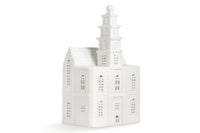 オランダ・アムステルダム発のインテリアブランド&Klevering（アンド・クレベリング）は、1992年の創業以来、「デザインを最優先に」という理念のもと、カラフルで個性的なホームアクセサリーを展開しています。アムステルダムらしいオリジナリティを大切にし、どんな空間にも調和しながらも印象的な存在感を放つデザインが魅力です。&Kleveringのアイテムは、自宅用としてはもちろん、贈り物にも最適です。コレクションはすべてチームで丁寧に作り上げられ、現代アートやヴィンテージスタイルからインスピレーションを受けたユニークでタイムレスなデザインを追求しています。また、「Buro Berger」というブランド名でも著名なアーティストとのコラボレーションを行い、革新性と伝統を両立しながら、常に新しい驚きを届けています。