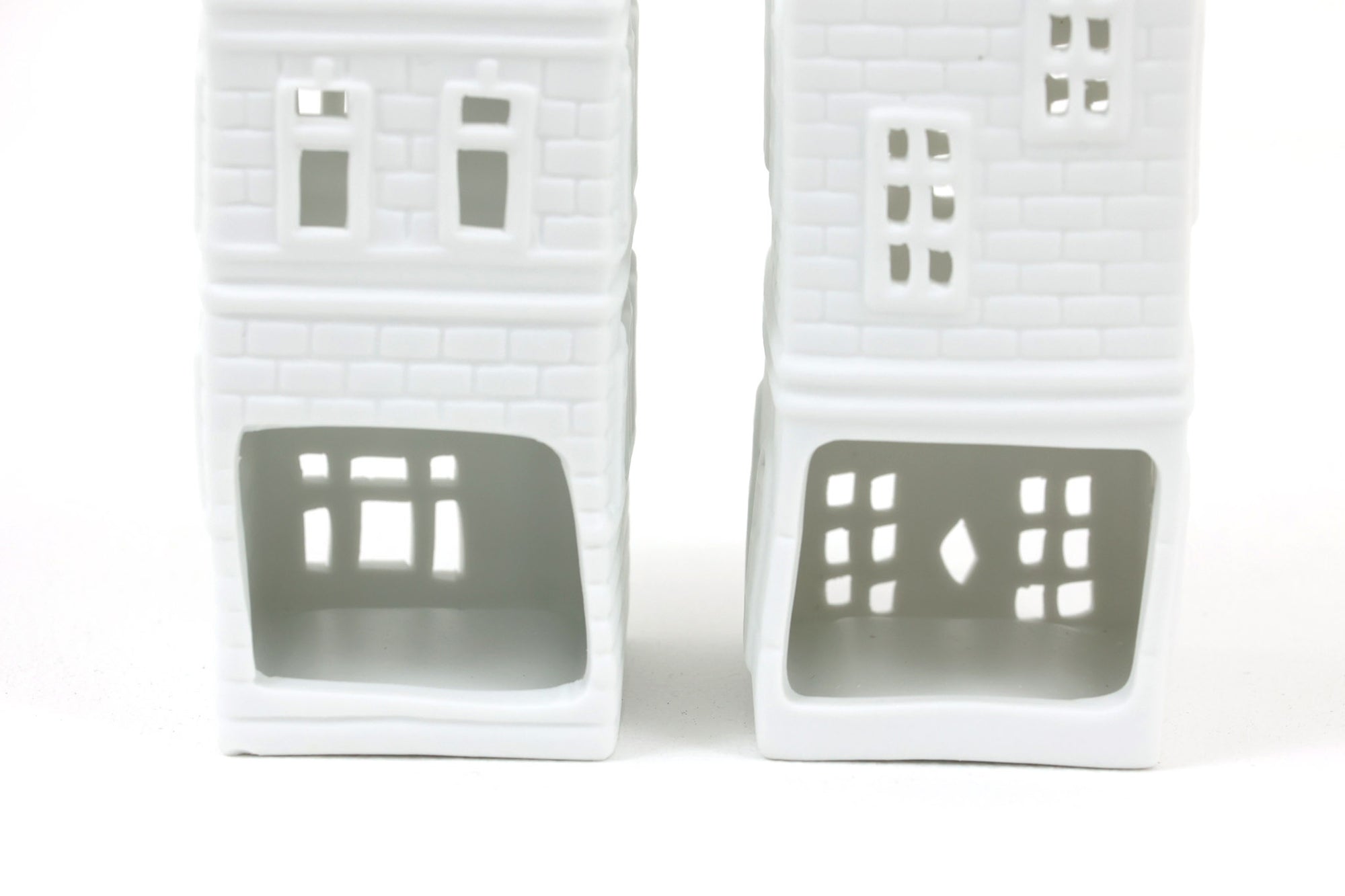 オランダ・アムステルダム発のインテリアブランド&Klevering（アンド・クレベリング）は、1992年の創業以来、「デザインを最優先に」という理念のもと、カラフルで個性的なホームアクセサリーを展開しています。アムステルダムらしいオリジナリティを大切にし、どんな空間にも調和しながらも印象的な存在感を放つデザインが魅力です。&Kleveringのアイテムは、自宅用としてはもちろん、贈り物にも最適です。コレクションはすべてチームで丁寧に作り上げられ、現代アートやヴィンテージスタイルからインスピレーションを受けたユニークでタイムレスなデザインを追求しています。また、「Buro Berger」というブランド名でも著名なアーティストとのコラボレーションを行い、革新性と伝統を両立しながら、常に新しい驚きを届けています。