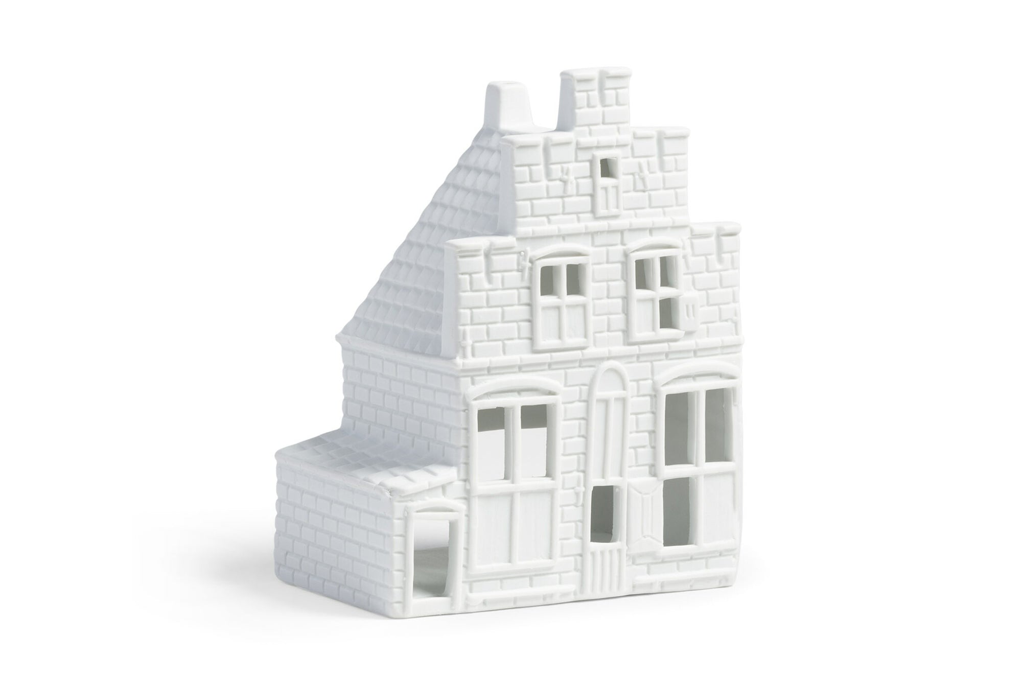 オランダ・アムステルダム発のインテリアブランド&Klevering（アンド・クレベリング）は、1992年の創業以来、「デザインを最優先に」という理念のもと、カラフルで個性的なホームアクセサリーを展開しています。アムステルダムらしいオリジナリティを大切にし、どんな空間にも調和しながらも印象的な存在感を放つデザインが魅力です。&Kleveringのアイテムは、自宅用としてはもちろん、贈り物にも最適です。コレクションはすべてチームで丁寧に作り上げられ、現代アートやヴィンテージスタイルからインスピレーションを受けたユニークでタイムレスなデザインを追求しています。また、「Buro Berger」というブランド名でも著名なアーティストとのコラボレーションを行い、革新性と伝統を両立しながら、常に新しい驚きを届けています。