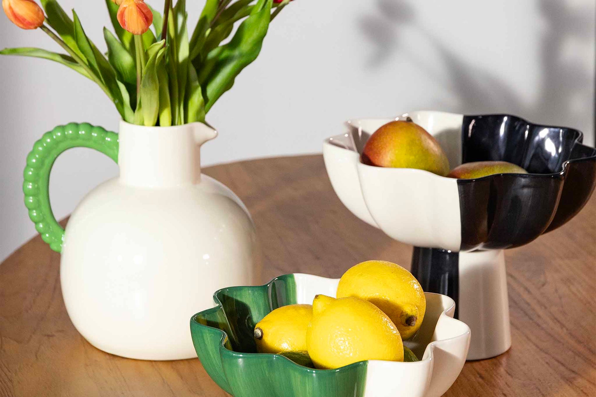 オランダ・アムステルダム発のインテリアブランド&Klevering（アンド・クレベリング）は、1992年の創業以来、「デザインを最優先に」という理念のもと、カラフルで個性的なホームアクセサリーを展開しています。アムステルダムらしいオリジナリティを大切にし、どんな空間にも調和しながらも印象的な存在感を放つデザインが魅力です。&Kleveringのアイテムは、自宅用としてはもちろん、贈り物にも最適です。コレクションはすべてチームで丁寧に作り上げられ、現代アートやヴィンテージスタイルからインスピレーションを受けたユニークでタイムレスなデザインを追求しています。また、「Buro Berger」というブランド名でも著名なアーティストとのコラボレーションを行い、革新性と伝統を両立しながら、常に新しい驚きを届けています。