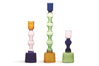 オランダ・アムステルダム発のインテリアブランド&Klevering（アンド・クレベリング）は、1992年の創業以来、「デザインを最優先に」という理念のもと、カラフルで個性的なホームアクセサリーを展開しています。アムステルダムらしいオリジナリティを大切にし、どんな空間にも調和しながらも印象的な存在感を放つデザインが魅力です。&Kleveringのアイテムは、自宅用としてはもちろん、贈り物にも最適です。コレクションはすべてチームで丁寧に作り上げられ、現代アートやヴィンテージスタイルからインスピレーションを受けたユニークでタイムレスなデザインを追求しています。また、「Buro Berger」というブランド名でも著名なアーティストとのコラボレーションを行い、革新性と伝統を両立しながら、常に新しい驚きを届けています。