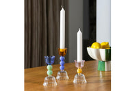 オランダ・アムステルダム発のインテリアブランド&Klevering（アンド・クレベリング）は、1992年の創業以来、「デザインを最優先に」という理念のもと、カラフルで個性的なホームアクセサリーを展開しています。アムステルダムらしいオリジナリティを大切にし、どんな空間にも調和しながらも印象的な存在感を放つデザインが魅力です。&Kleveringのアイテムは、自宅用としてはもちろん、贈り物にも最適です。コレクションはすべてチームで丁寧に作り上げられ、現代アートやヴィンテージスタイルからインスピレーションを受けたユニークでタイムレスなデザインを追求しています。また、「Buro Berger」というブランド名でも著名なアーティストとのコラボレーションを行い、革新性と伝統を両立しながら、常に新しい驚きを届けています。