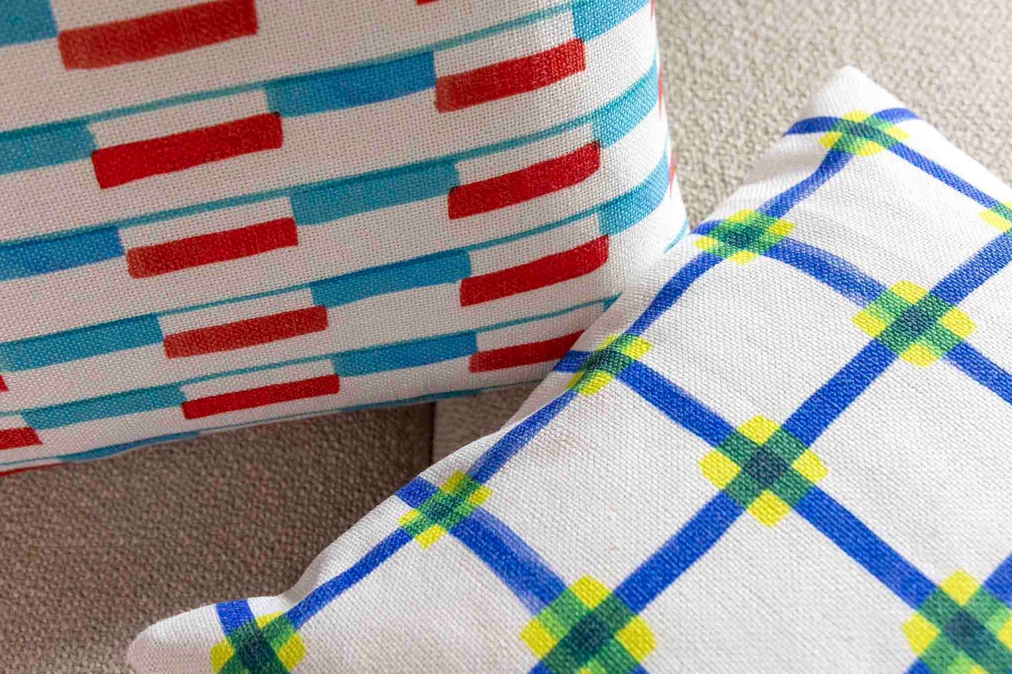 オランダ・アムステルダム発のインテリアブランド&Klevering（アンド・クレベリング）は、1992年の創業以来、「デザインを最優先に」という理念のもと、カラフルで個性的なホームアクセサリーを展開しています。アムステルダムらしいオリジナリティを大切にし、どんな空間にも調和しながらも印象的な存在感を放つデザインが魅力です。&Kleveringのアイテムは、自宅用としてはもちろん、贈り物にも最適です。コレクションはすべてチームで丁寧に作り上げられ、現代アートやヴィンテージスタイルからインスピレーションを受けたユニークでタイムレスなデザインを追求しています。また、「Buro Berger」というブランド名でも著名なアーティストとのコラボレーションを行い、革新性と伝統を両立しながら、常に新しい驚きを届けています。