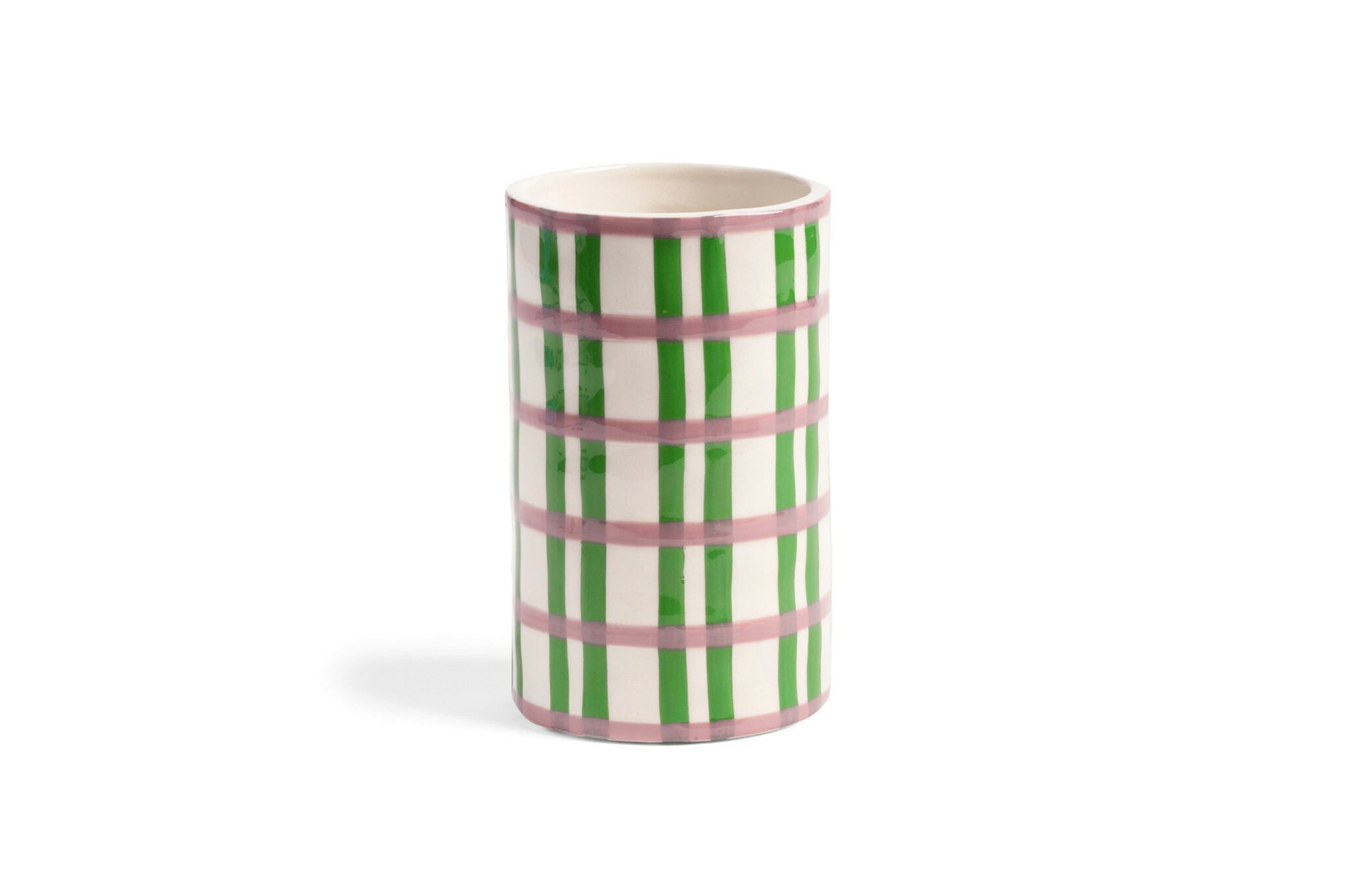 オランダ・アムステルダム発のインテリアブランド&Klevering（アンド・クレベリング）は、1992年の創業以来、「デザインを最優先に」という理念のもと、カラフルで個性的なホームアクセサリーを展開しています。アムステルダムらしいオリジナリティを大切にし、どんな空間にも調和しながらも印象的な存在感を放つデザインが魅力です。&Kleveringのアイテムは、自宅用としてはもちろん、贈り物にも最適です。コレクションはすべてチームで丁寧に作り上げられ、現代アートやヴィンテージスタイルからインスピレーションを受けたユニークでタイムレスなデザインを追求しています。また、「Buro Berger」というブランド名でも著名なアーティストとのコラボレーションを行い、革新性と伝統を両立しながら、常に新しい驚きを届けています。