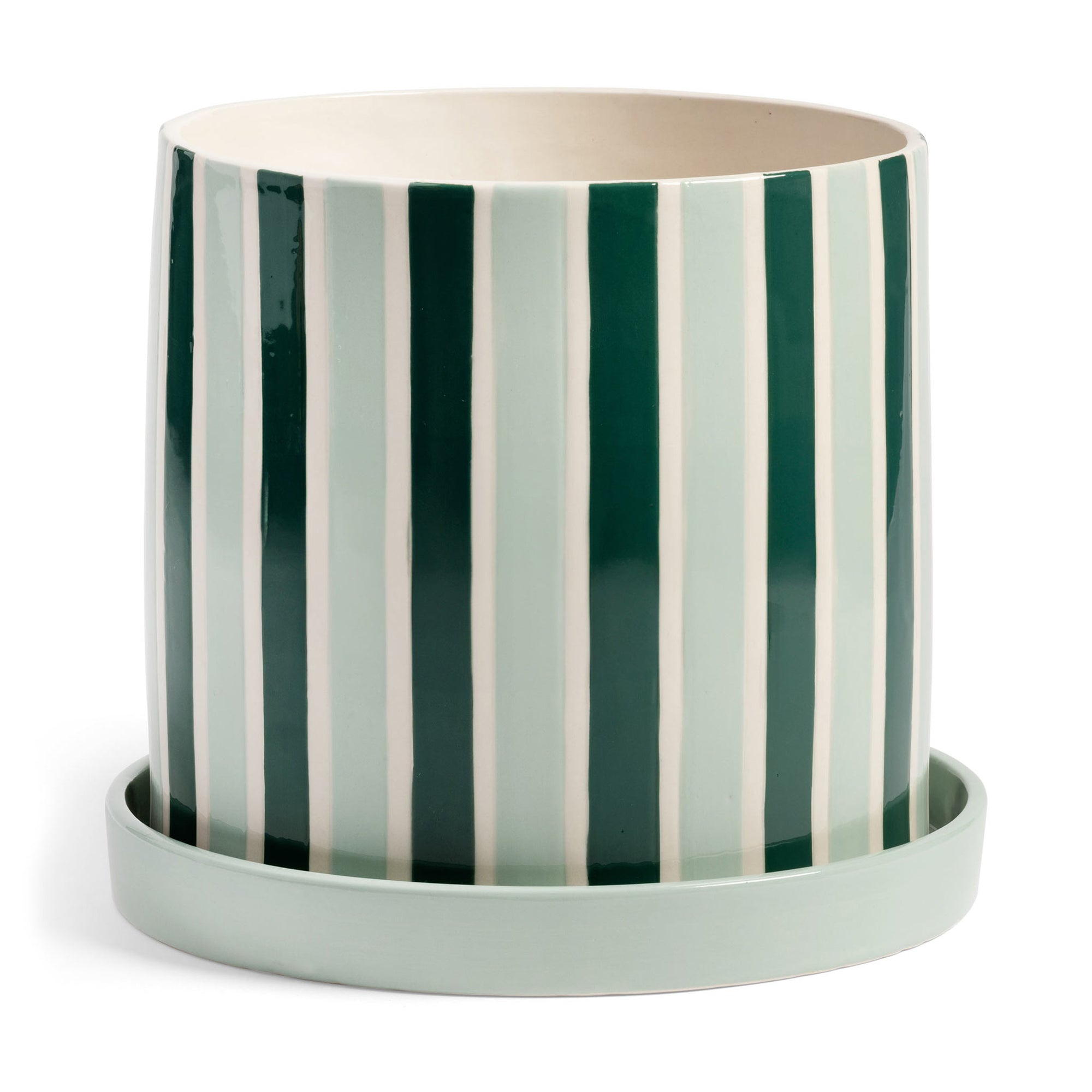 オランダ・アムステルダム発のインテリアブランド&Klevering（アンド・クレベリング）は、1992年の創業以来、「デザインを最優先に」という理念のもと、カラフルで個性的なホームアクセサリーを展開しています。アムステルダムらしいオリジナリティを大切にし、どんな空間にも調和しながらも印象的な存在感を放つデザインが魅力です。&Kleveringのアイテムは、自宅用としてはもちろん、贈り物にも最適です。コレクションはすべてチームで丁寧に作り上げられ、現代アートやヴィンテージスタイルからインスピレーションを受けたユニークでタイムレスなデザインを追求しています。また、「Buro Berger」というブランド名でも著名なアーティストとのコラボレーションを行い、革新性と伝統を両立しながら、常に新しい驚きを届けています。