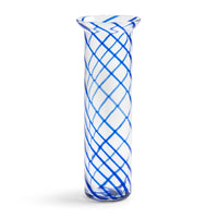 オランダ・アムステルダム発のインテリアブランド&Klevering（アンド・クレベリング）は、1992年の創業以来、「デザインを最優先に」という理念のもと、カラフルで個性的なホームアクセサリーを展開しています。アムステルダムらしいオリジナリティを大切にし、どんな空間にも調和しながらも印象的な存在感を放つデザインが魅力です。&Kleveringのアイテムは、自宅用としてはもちろん、贈り物にも最適です。コレクションはすべてチームで丁寧に作り上げられ、現代アートやヴィンテージスタイルからインスピレーションを受けたユニークでタイムレスなデザインを追求しています。また、「Buro Berger」というブランド名でも著名なアーティストとのコラボレーションを行い、革新性と伝統を両立しながら、常に新しい驚きを届けています。