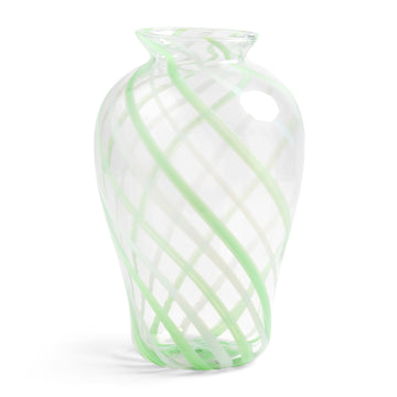 オランダ・アムステルダム発のインテリアブランド&Klevering（アンド・クレベリング）は、1992年の創業以来、「デザインを最優先に」という理念のもと、カラフルで個性的なホームアクセサリーを展開しています。アムステルダムらしいオリジナリティを大切にし、どんな空間にも調和しながらも印象的な存在感を放つデザインが魅力です。&Kleveringのアイテムは、自宅用としてはもちろん、贈り物にも最適です。コレクションはすべてチームで丁寧に作り上げられ、現代アートやヴィンテージスタイルからインスピレーションを受けたユニークでタイムレスなデザインを追求しています。また、「Buro Berger」というブランド名でも著名なアーティストとのコラボレーションを行い、革新性と伝統を両立しながら、常に新しい驚きを届けています。