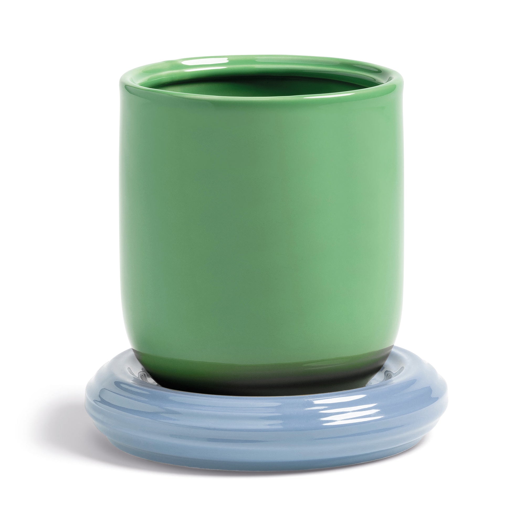 オランダ・アムステルダム発のインテリアブランド&Klevering（アンド・クレベリング）は、1992年の創業以来、「デザインを最優先に」という理念のもと、カラフルで個性的なホームアクセサリーを展開しています。アムステルダムらしいオリジナリティを大切にし、どんな空間にも調和しながらも印象的な存在感を放つデザインが魅力です。&Kleveringのアイテムは、自宅用としてはもちろん、贈り物にも最適です。コレクションはすべてチームで丁寧に作り上げられ、現代アートやヴィンテージスタイルからインスピレーションを受けたユニークでタイムレスなデザインを追求しています。また、「Buro Berger」というブランド名でも著名なアーティストとのコラボレーションを行い、革新性と伝統を両立しながら、常に新しい驚きを届けています。