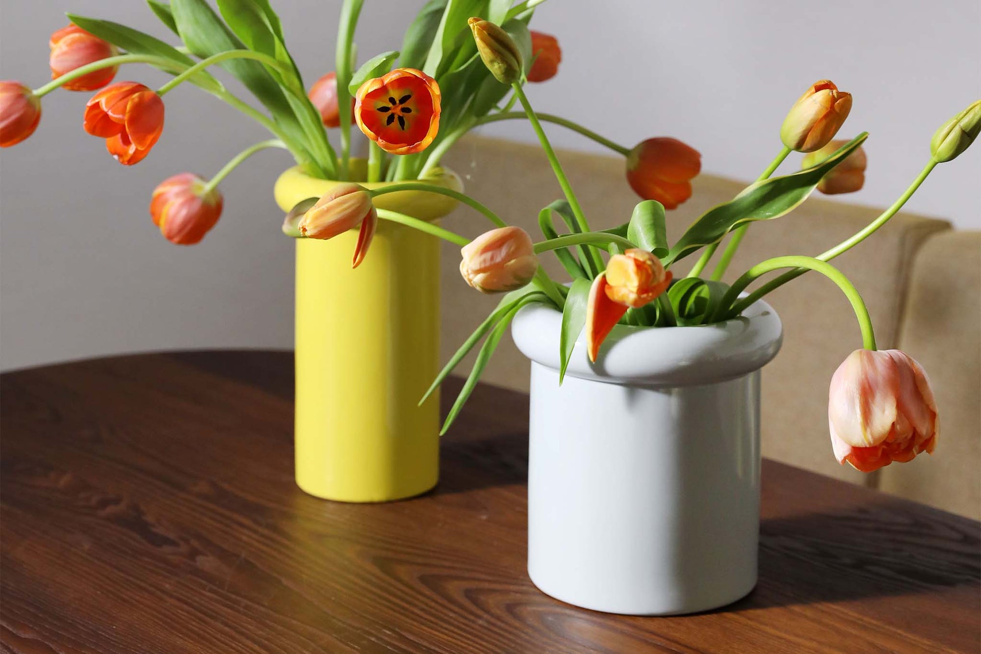 オランダ・アムステルダム発のインテリアブランド&amp;Klevering（アンド・クレベリング）は、1992年の創業以来、「デザインを最優先に」という理念のもと、カラフルで個性的なホームアクセサリーを展開しています。アムステルダムらしいオリジナリティを大切にし、どんな空間にも調和しながらも印象的な存在感を放つデザインが魅力です。&amp;Kleveringのアイテムは、自宅用としてはもちろん、贈り物にも最適です。コレクションはすべてチームで丁寧に作り上げられ、現代アートやヴィンテージスタイルからインスピレーションを受けたユニークでタイムレスなデザインを追求しています。また、「Buro Berger」というブランド名でも著名なアーティストとのコラボレーションを行い、革新性と伝統を両立しながら、常に新しい驚きを届けています。