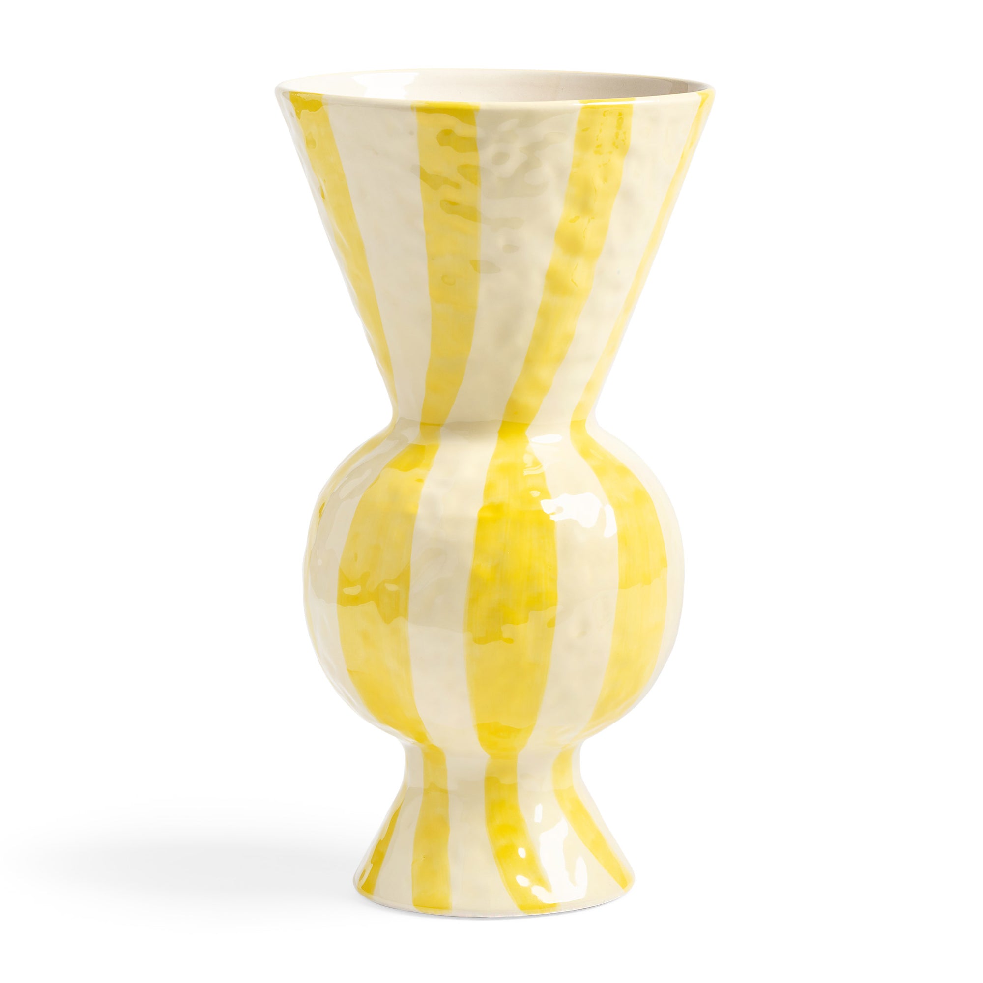 オランダ・アムステルダム発のインテリアブランド&Klevering（アンド・クレベリング）は、1992年の創業以来、「デザインを最優先に」という理念のもと、カラフルで個性的なホームアクセサリーを展開しています。アムステルダムらしいオリジナリティを大切にし、どんな空間にも調和しながらも印象的な存在感を放つデザインが魅力です。&Kleveringのアイテムは、自宅用としてはもちろん、贈り物にも最適です。コレクションはすべてチームで丁寧に作り上げられ、現代アートやヴィンテージスタイルからインスピレーションを受けたユニークでタイムレスなデザインを追求しています。また、「Buro Berger」というブランド名でも著名なアーティストとのコラボレーションを行い、革新性と伝統を両立しながら、常に新しい驚きを届けています。