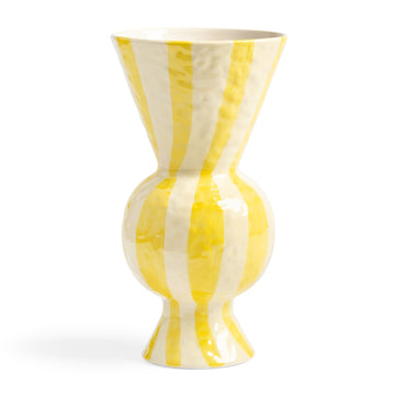 オランダ・アムステルダム発のインテリアブランド&Klevering（アンド・クレベリング）は、1992年の創業以来、「デザインを最優先に」という理念のもと、カラフルで個性的なホームアクセサリーを展開しています。アムステルダムらしいオリジナリティを大切にし、どんな空間にも調和しながらも印象的な存在感を放つデザインが魅力です。&Kleveringのアイテムは、自宅用としてはもちろん、贈り物にも最適です。コレクションはすべてチームで丁寧に作り上げられ、現代アートやヴィンテージスタイルからインスピレーションを受けたユニークでタイムレスなデザインを追求しています。また、「Buro Berger」というブランド名でも著名なアーティストとのコラボレーションを行い、革新性と伝統を両立しながら、常に新しい驚きを届けています。