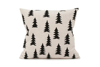 Fine Little Day（ファイン・リトル・デイ）は、スウェーデンのデザイナー、エリーサベット・デュンケルによって2007年に設立されたライフスタイルブランドです。自然や季節、日常の情景から着想を得た、素朴で温かみのある手描きのデザインが特徴です。テキスタイル、ポスター、クッション、ブランケットなどの製品には、北欧らしいミニマルさと遊び心が調和し、暮らしに詩的な魅力を添えてくれます。サステナビリティやクラフトマンシップを大切にし、国内外のアーティストとのコラボレーションや、アート支援活動にも積極的に取り組んでいます。素材の選定や製造背景にもこだわり、使う人の感性に寄り添った、長く愛されるモノづくりを目指しています。日常の中に小さな幸せやインスピレーションをもたらしてくれる、豊かな感性に満ちたブランドです。