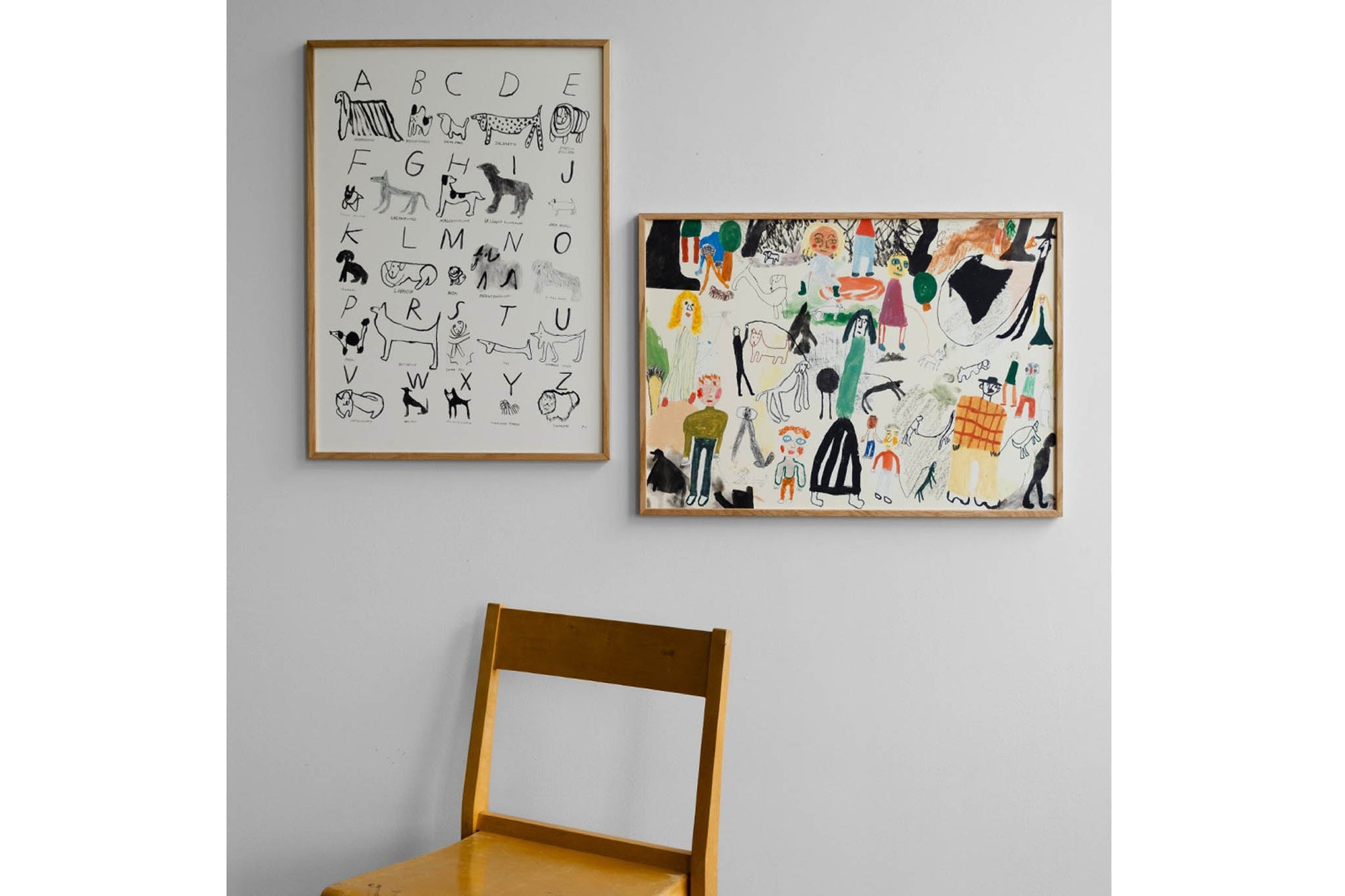 Fine Little Day（ファイン・リトル・デイ）は、スウェーデンのデザイナー、エリーサベット・デュンケルによって2007年に設立されたライフスタイルブランドです。自然や季節、日常の情景から着想を得た、素朴で温かみのある手描きのデザインが特徴です。テキスタイル、ポスター、クッション、ブランケットなどの製品には、北欧らしいミニマルさと遊び心が調和し、暮らしに詩的な魅力を添えてくれます。サステナビリティやクラフトマンシップを大切にし、国内外のアーティストとのコラボレーションや、アート支援活動にも積極的に取り組んでいます。素材の選定や製造背景にもこだわり、使う人の感性に寄り添った、長く愛されるモノづくりを目指しています。日常の中に小さな幸せやインスピレーションをもたらしてくれる、豊かな感性に満ちたブランドです。