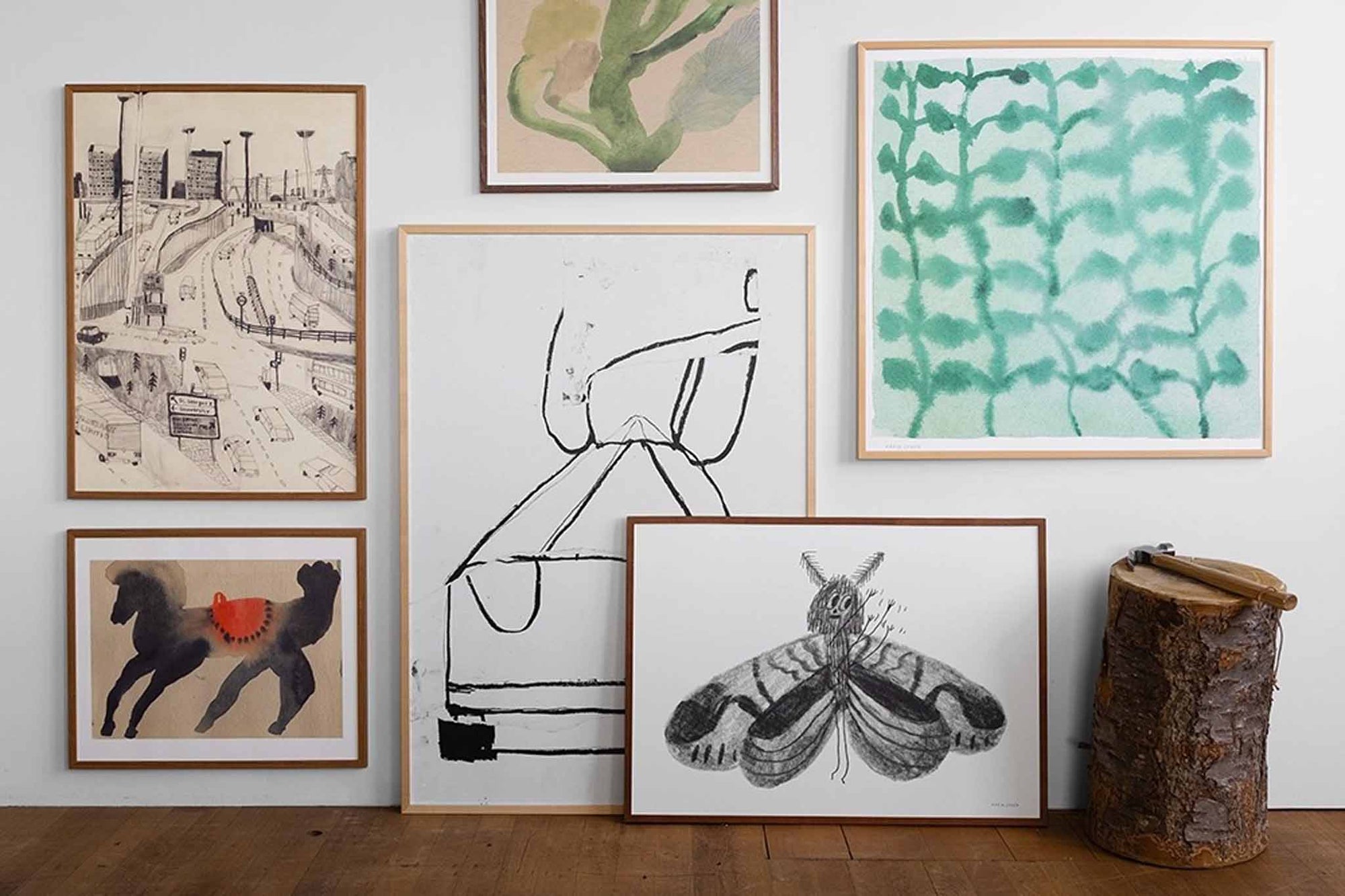 Fine Little Day（ファイン・リトル・デイ）は、スウェーデンのデザイナー、エリーサベット・デュンケルによって2007年に設立されたライフスタイルブランドです。自然や季節、日常の情景から着想を得た、素朴で温かみのある手描きのデザインが特徴です。テキスタイル、ポスター、クッション、ブランケットなどの製品には、北欧らしいミニマルさと遊び心が調和し、暮らしに詩的な魅力を添えてくれます。サステナビリティやクラフトマンシップを大切にし、国内外のアーティストとのコラボレーションや、アート支援活動にも積極的に取り組んでいます。素材の選定や製造背景にもこだわり、使う人の感性に寄り添った、長く愛されるモノづくりを目指しています。日常の中に小さな幸せやインスピレーションをもたらしてくれる、豊かな感性に満ちたブランドです。