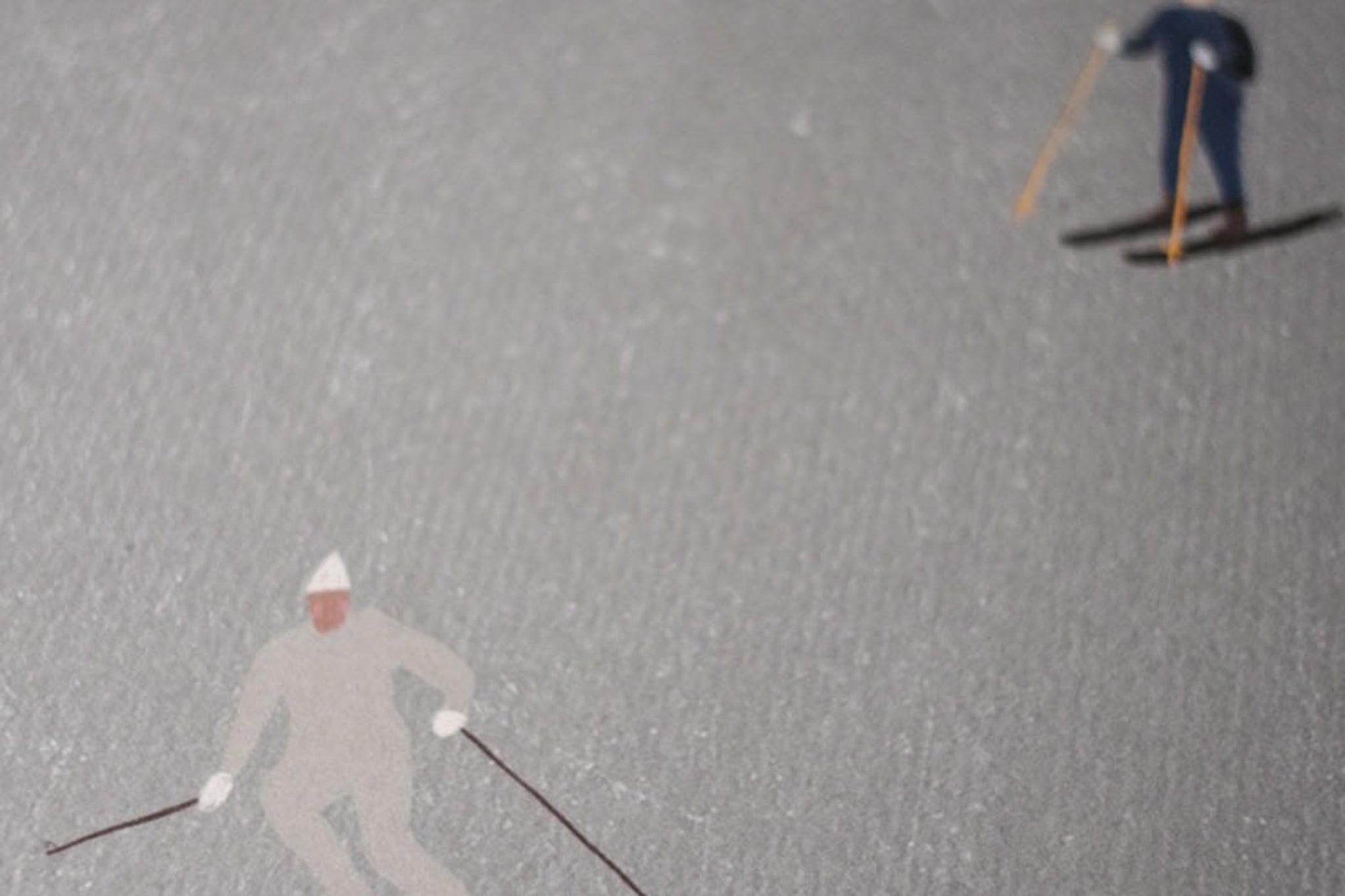 Fine Little Day（ファイン・リトル・デイ）は、スウェーデンのデザイナー、エリーサベット・デュンケルによって2007年に設立されたライフスタイルブランドです。自然や季節、日常の情景から着想を得た、素朴で温かみのある手描きのデザインが特徴です。テキスタイル、ポスター、クッション、ブランケットなどの製品には、北欧らしいミニマルさと遊び心が調和し、暮らしに詩的な魅力を添えてくれます。サステナビリティやクラフトマンシップを大切にし、国内外のアーティストとのコラボレーションや、アート支援活動にも積極的に取り組んでいます。素材の選定や製造背景にもこだわり、使う人の感性に寄り添った、長く愛されるモノづくりを目指しています。日常の中に小さな幸せやインスピレーションをもたらしてくれる、豊かな感性に満ちたブランドです。