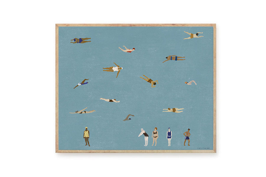 Fine Little Day（ファイン・リトル・デイ）は、スウェーデンのデザイナー、エリーサベット・デュンケルによって2007年に設立されたライフスタイルブランドです。自然や季節、日常の情景から着想を得た、素朴で温かみのある手描きのデザインが特徴です。テキスタイル、ポスター、クッション、ブランケットなどの製品には、北欧らしいミニマルさと遊び心が調和し、暮らしに詩的な魅力を添えてくれます。サステナビリティやクラフトマンシップを大切にし、国内外のアーティストとのコラボレーションや、アート支援活動にも積極的に取り組んでいます。素材の選定や製造背景にもこだわり、使う人の感性に寄り添った、長く愛されるモノづくりを目指しています。日常の中に小さな幸せやインスピレーションをもたらしてくれる、豊かな感性に満ちたブランドです。