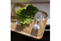 Fine Little Day（ファイン・リトル・デイ）は、スウェーデンのデザイナー、エリーサベット・デュンケルによって2007年に設立されたライフスタイルブランドです。自然や季節、日常の情景から着想を得た、素朴で温かみのある手描きのデザインが特徴です。テキスタイル、ポスター、クッション、ブランケットなどの製品には、北欧らしいミニマルさと遊び心が調和し、暮らしに詩的な魅力を添えてくれます。サステナビリティやクラフトマンシップを大切にし、国内外のアーティストとのコラボレーションや、アート支援活動にも積極的に取り組んでいます。素材の選定や製造背景にもこだわり、使う人の感性に寄り添った、長く愛されるモノづくりを目指しています。日常の中に小さな幸せやインスピレーションをもたらしてくれる、豊かな感性に満ちたブランドです。