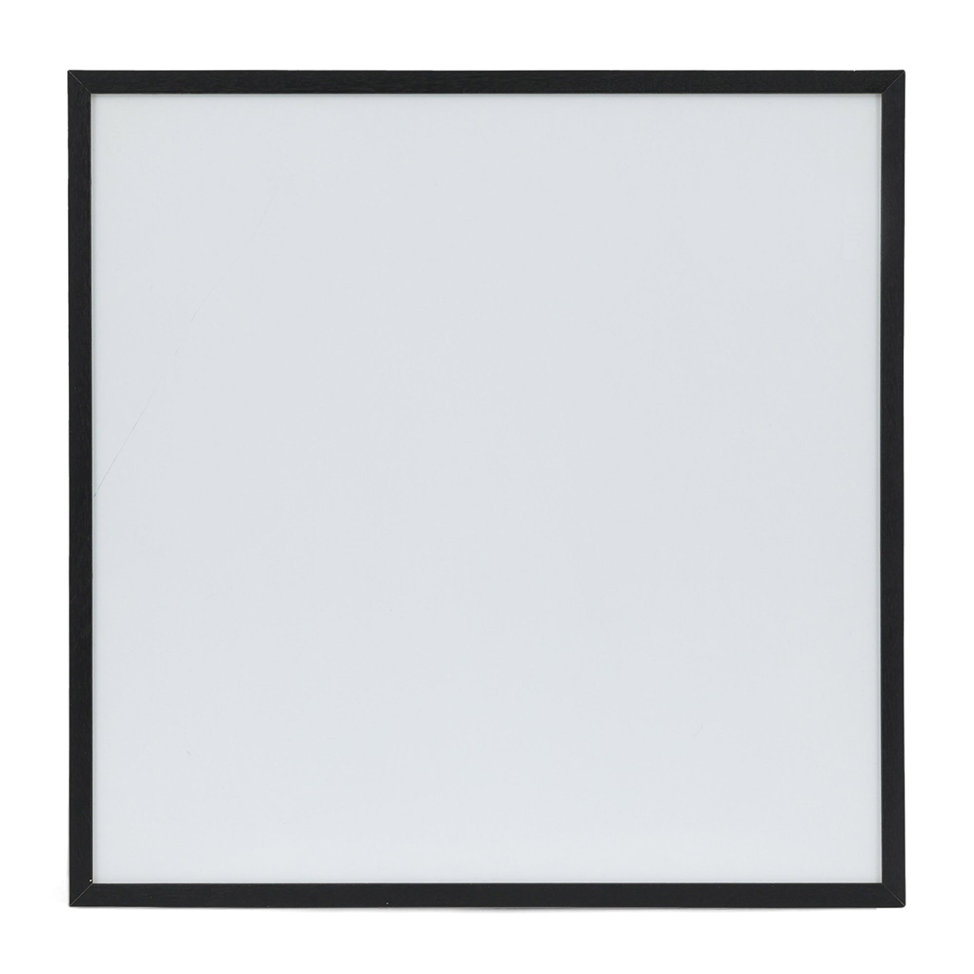 スカンジナビアのクラフトマンシップにインスパイアされた、北欧デザインの美学が息づく天然木製ポスターフレーム。スリムなフォルムがアートや写真をすっきりと引き立てつつ、空間に落ち着きと上質さを添えます。自然な表情が感じられるフレームは、ナチュラルでありながら現代的な雰囲気も演出。金属製ハンガー付きで縦横どちらでも壁掛け可能です。自然素材ならではの豊かな質感とやさしい風合いは、北欧諸国でも広く親しまれ、ミニマルやナチュラルテイストのインテリアに自然に調和します。本商品は低反射アクリル板を使用しており、片面は低反射加工、もう片面は通常アクリルです。お好みでどちらの面も使用可能ですが、通常面もやや暗く見える場合があります。ポスターの色味や鮮明さを重視される方は、低反射タイプでない製品をおすすめします。