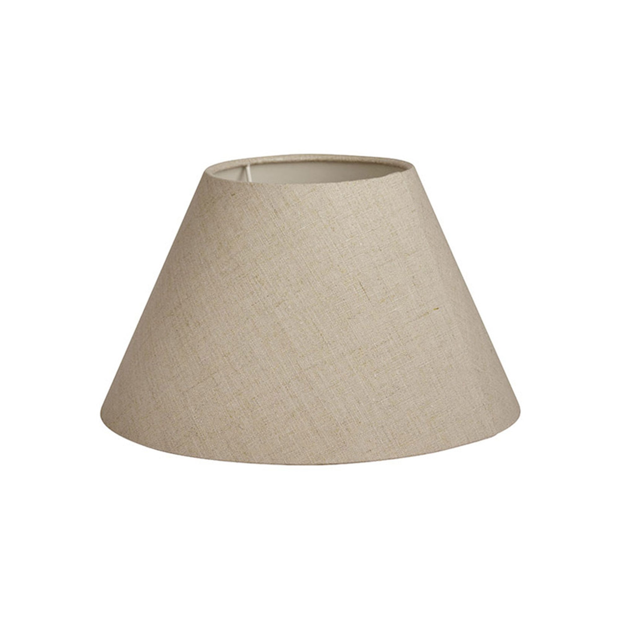 Watt & Veke（ワット・アンド・ヴェケ）は1998年に設立されたスウェーデンの照明ブランドです。「ただの明かり以上のものを届けたい」という明確なビジョンのもと、20年以上にわたり、光によって空間に特別な雰囲気を生み出すことを追求しています。製品はシンプルな北欧デザインに世界各地からのインスピレーションを融合させ、機能性と美しさの両立を目指しています。クラシックなスタイルからトレンドを取り入れた個性的なデザインまで、ユーザーの個性を映し出す照明を展開。Watt & Vekeの照明は、あなたの暮らしを明るく彩り、日常に魔法のような輝きをもたらします。