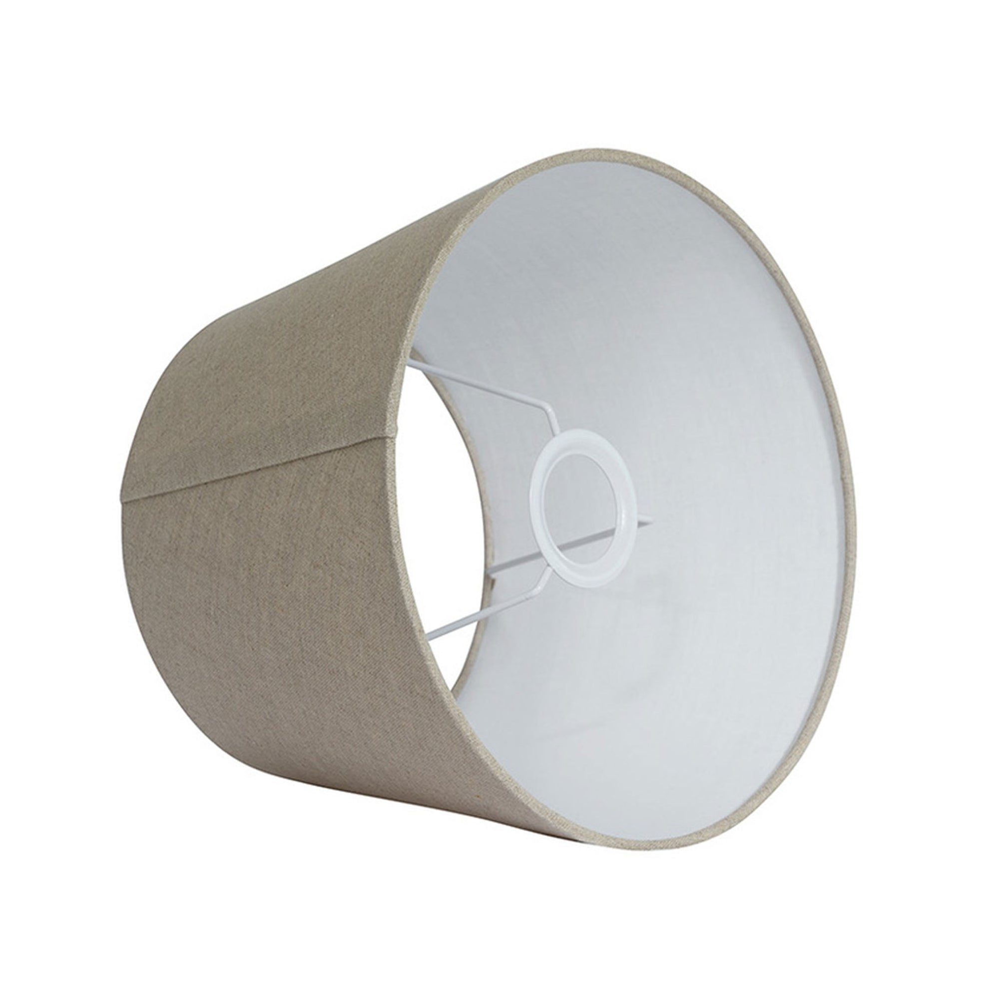 Watt & Veke（ワット・アンド・ヴェケ）は1998年に設立されたスウェーデンの照明ブランドです。「ただの明かり以上のものを届けたい」という明確なビジョンのもと、20年以上にわたり、光によって空間に特別な雰囲気を生み出すことを追求しています。製品はシンプルな北欧デザインに世界各地からのインスピレーションを融合させ、機能性と美しさの両立を目指しています。クラシックなスタイルからトレンドを取り入れた個性的なデザインまで、ユーザーの個性を映し出す照明を展開。Watt & Vekeの照明は、あなたの暮らしを明るく彩り、日常に魔法のような輝きをもたらします。