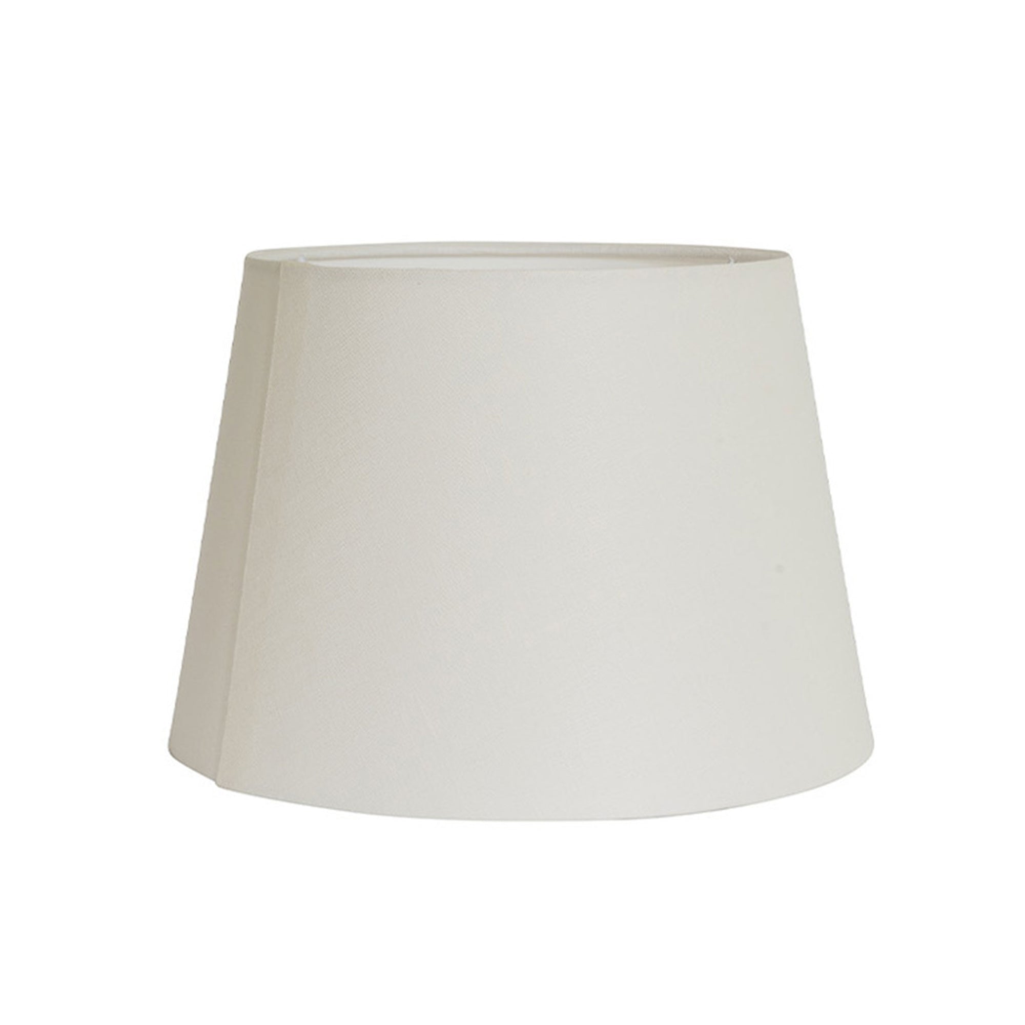 Watt & Veke（ワット・アンド・ヴェケ）は1998年に設立されたスウェーデンの照明ブランドです。「ただの明かり以上のものを届けたい」という明確なビジョンのもと、20年以上にわたり、光によって空間に特別な雰囲気を生み出すことを追求しています。製品はシンプルな北欧デザインに世界各地からのインスピレーションを融合させ、機能性と美しさの両立を目指しています。クラシックなスタイルからトレンドを取り入れた個性的なデザインまで、ユーザーの個性を映し出す照明を展開。Watt & Vekeの照明は、あなたの暮らしを明るく彩り、日常に魔法のような輝きをもたらします。