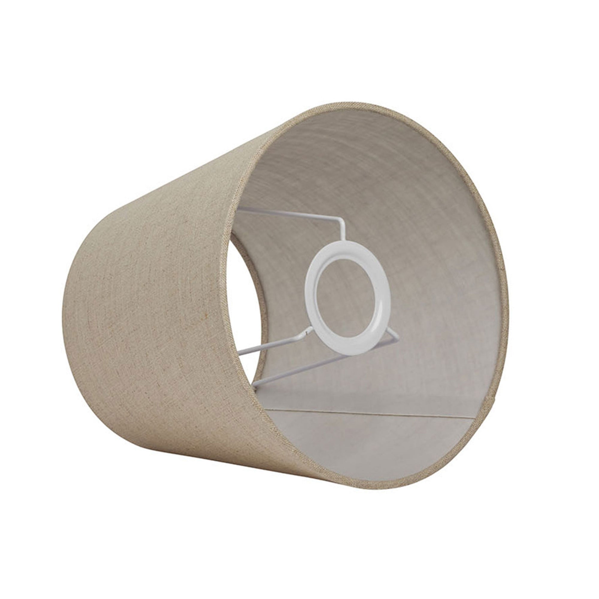 Watt & Veke（ワット・アンド・ヴェケ）は1998年に設立されたスウェーデンの照明ブランドです。「ただの明かり以上のものを届けたい」という明確なビジョンのもと、20年以上にわたり、光によって空間に特別な雰囲気を生み出すことを追求しています。製品はシンプルな北欧デザインに世界各地からのインスピレーションを融合させ、機能性と美しさの両立を目指しています。クラシックなスタイルからトレンドを取り入れた個性的なデザインまで、ユーザーの個性を映し出す照明を展開。Watt & Vekeの照明は、あなたの暮らしを明るく彩り、日常に魔法のような輝きをもたらします。