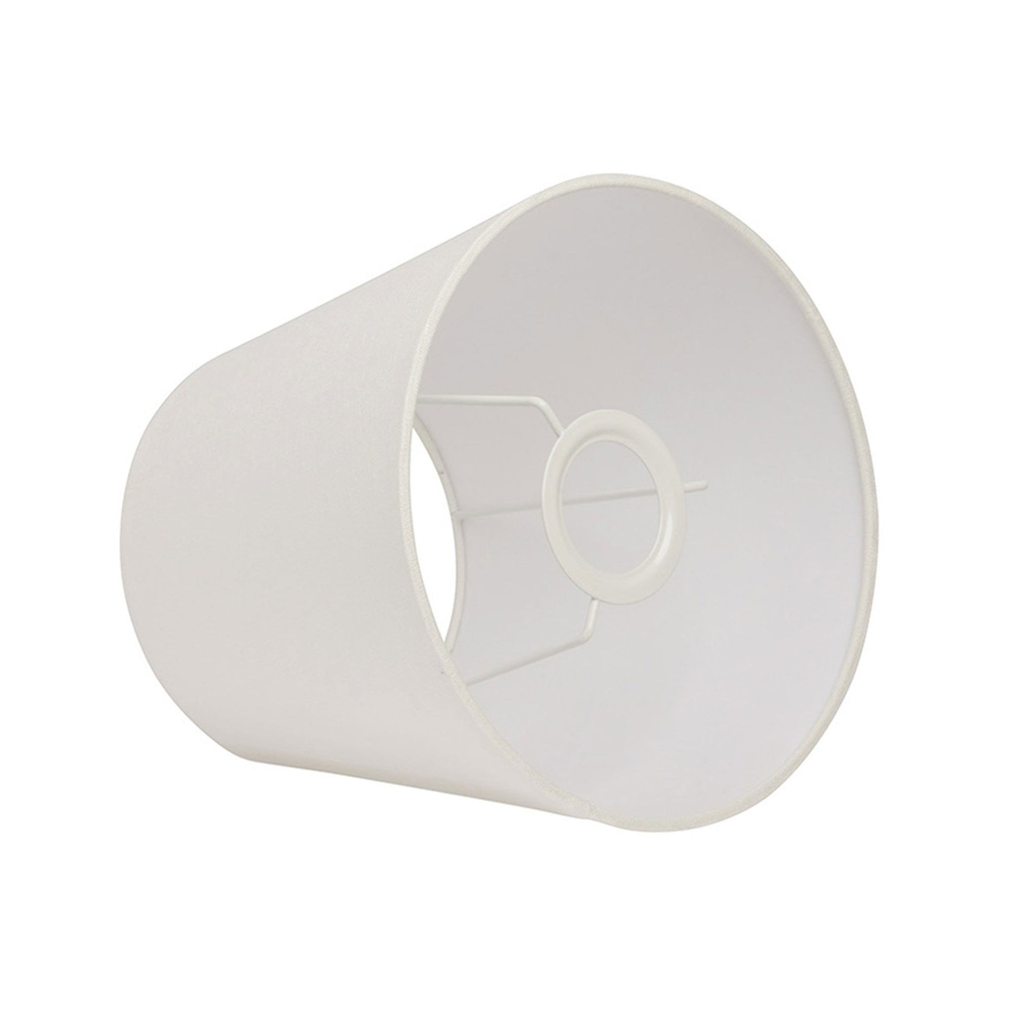 Watt & Veke（ワット・アンド・ヴェケ）は1998年に設立されたスウェーデンの照明ブランドです。「ただの明かり以上のものを届けたい」という明確なビジョンのもと、20年以上にわたり、光によって空間に特別な雰囲気を生み出すことを追求しています。製品はシンプルな北欧デザインに世界各地からのインスピレーションを融合させ、機能性と美しさの両立を目指しています。クラシックなスタイルからトレンドを取り入れた個性的なデザインまで、ユーザーの個性を映し出す照明を展開。Watt & Vekeの照明は、あなたの暮らしを明るく彩り、日常に魔法のような輝きをもたらします。