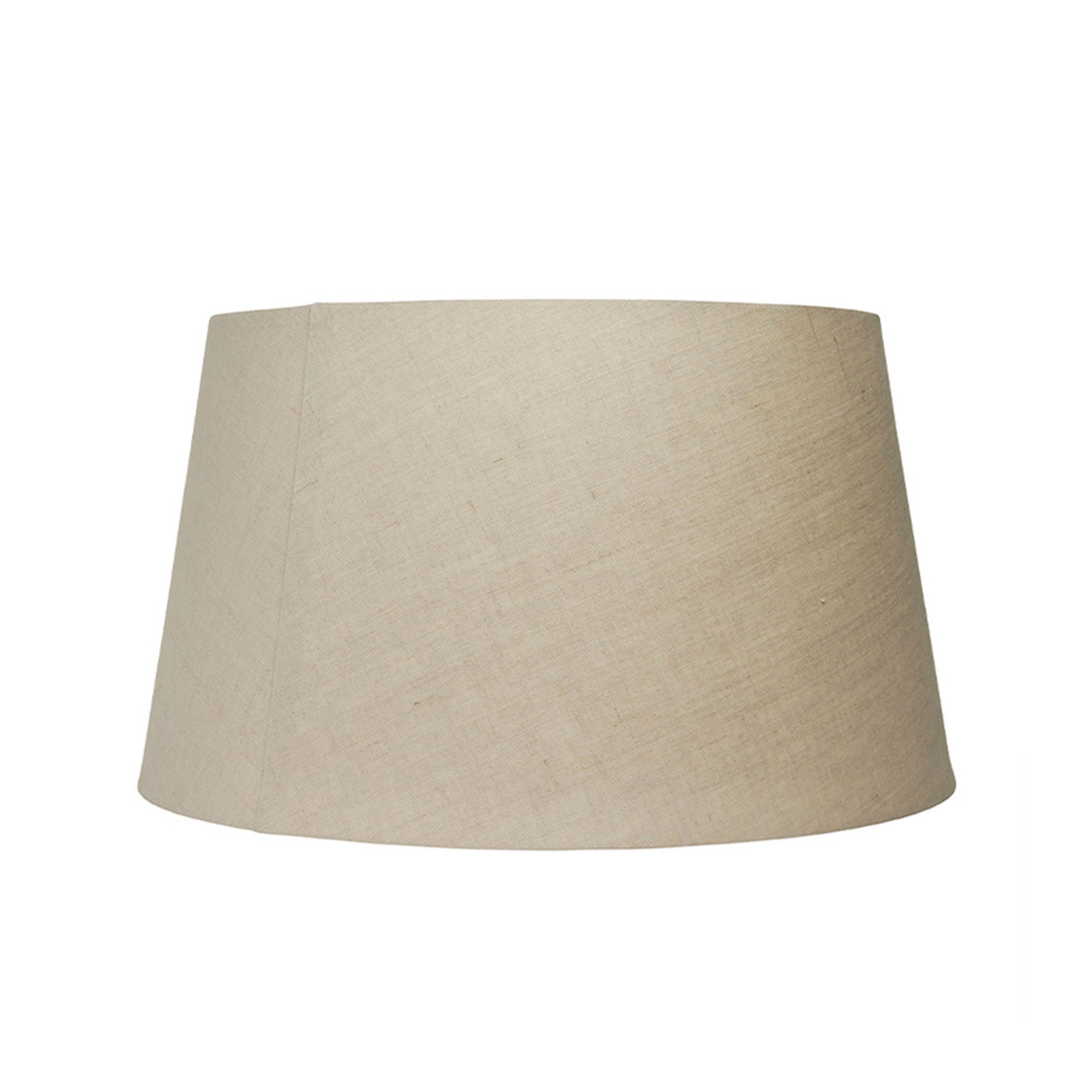 Watt & Veke（ワット・アンド・ヴェケ）は1998年に設立されたスウェーデンの照明ブランドです。「ただの明かり以上のものを届けたい」という明確なビジョンのもと、20年以上にわたり、光によって空間に特別な雰囲気を生み出すことを追求しています。製品はシンプルな北欧デザインに世界各地からのインスピレーションを融合させ、機能性と美しさの両立を目指しています。クラシックなスタイルからトレンドを取り入れた個性的なデザインまで、ユーザーの個性を映し出す照明を展開。Watt & Vekeの照明は、あなたの暮らしを明るく彩り、日常に魔法のような輝きをもたらします。