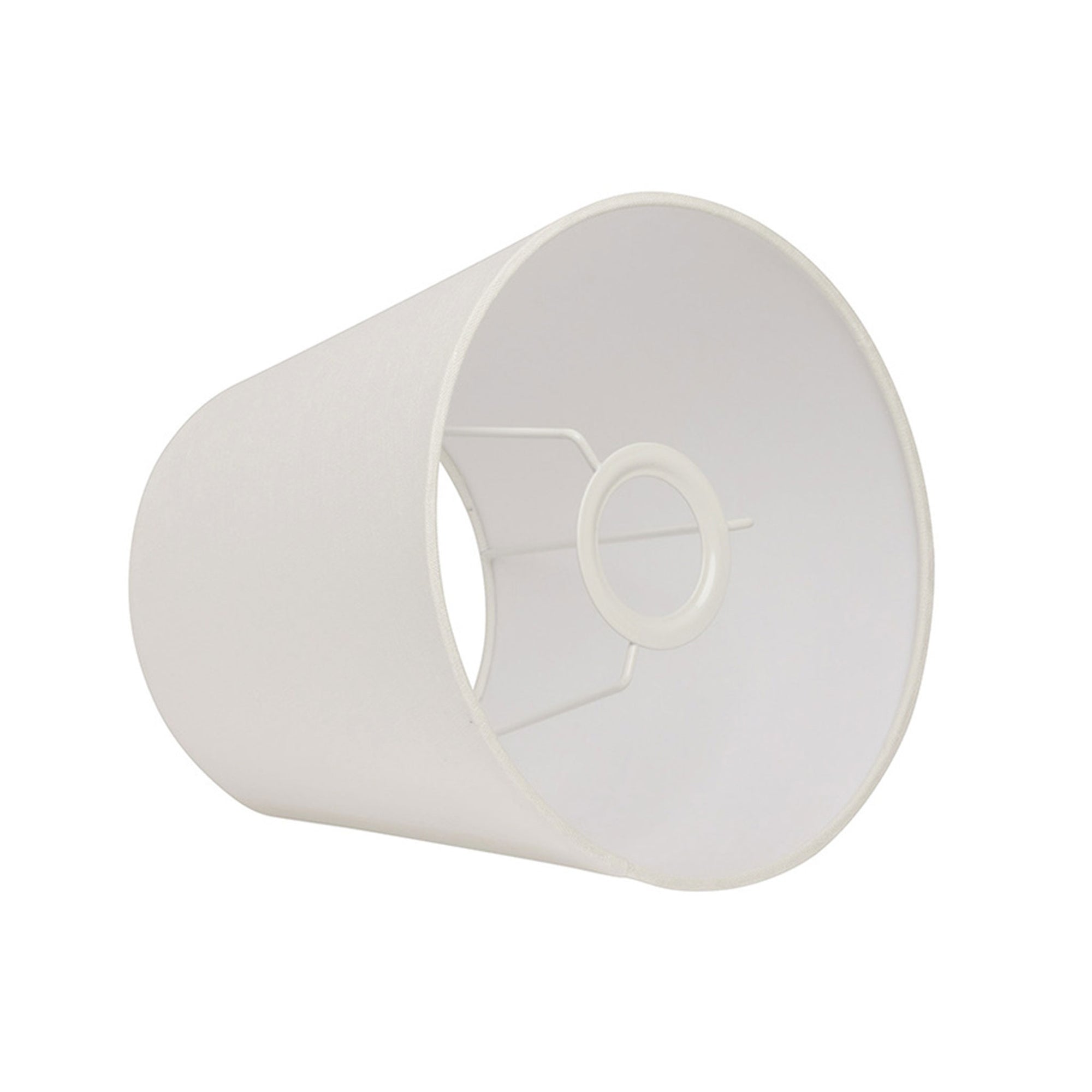 Watt & Veke（ワット・アンド・ヴェケ）は1998年に設立されたスウェーデンの照明ブランドです。「ただの明かり以上のものを届けたい」という明確なビジョンのもと、20年以上にわたり、光によって空間に特別な雰囲気を生み出すことを追求しています。製品はシンプルな北欧デザインに世界各地からのインスピレーションを融合させ、機能性と美しさの両立を目指しています。クラシックなスタイルからトレンドを取り入れた個性的なデザインまで、ユーザーの個性を映し出す照明を展開。Watt & Vekeの照明は、あなたの暮らしを明るく彩り、日常に魔法のような輝きをもたらします。