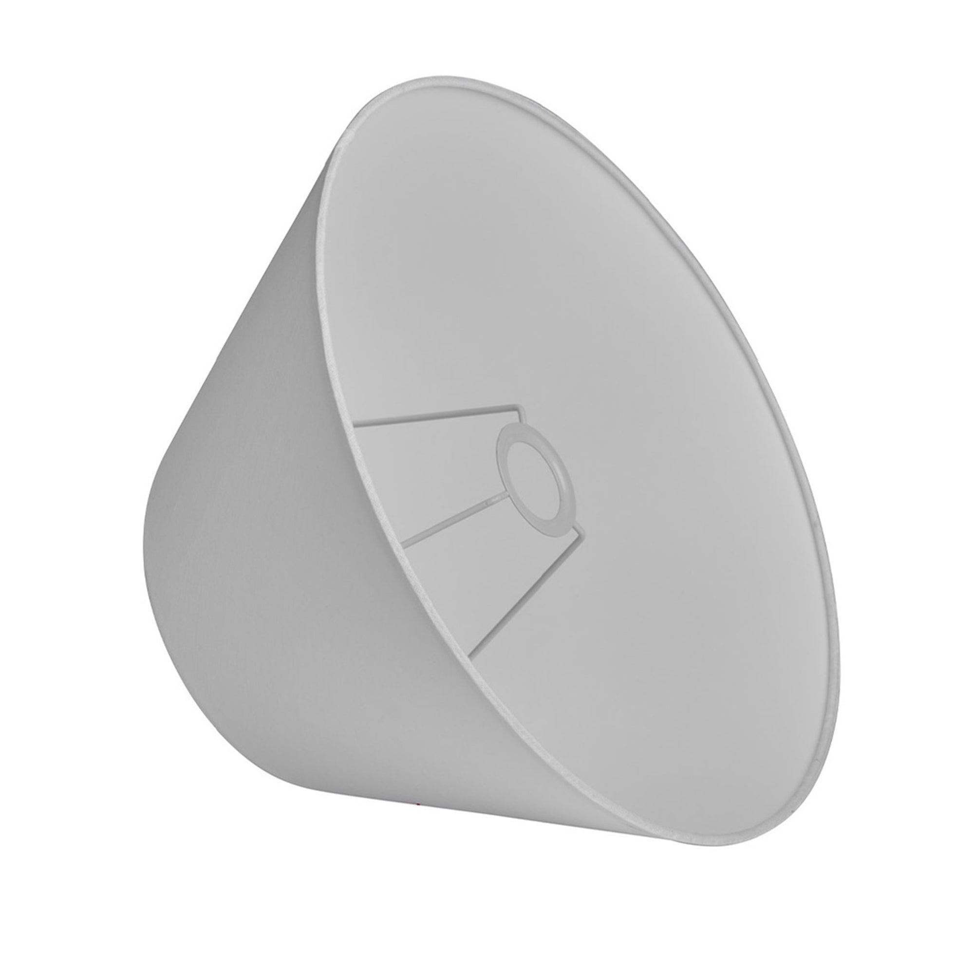 Watt & Veke（ワット・アンド・ヴェケ）は1998年に設立されたスウェーデンの照明ブランドです。「ただの明かり以上のものを届けたい」という明確なビジョンのもと、20年以上にわたり、光によって空間に特別な雰囲気を生み出すことを追求しています。製品はシンプルな北欧デザインに世界各地からのインスピレーションを融合させ、機能性と美しさの両立を目指しています。クラシックなスタイルからトレンドを取り入れた個性的なデザインまで、ユーザーの個性を映し出す照明を展開。Watt & Vekeの照明は、あなたの暮らしを明るく彩り、日常に魔法のような輝きをもたらします。