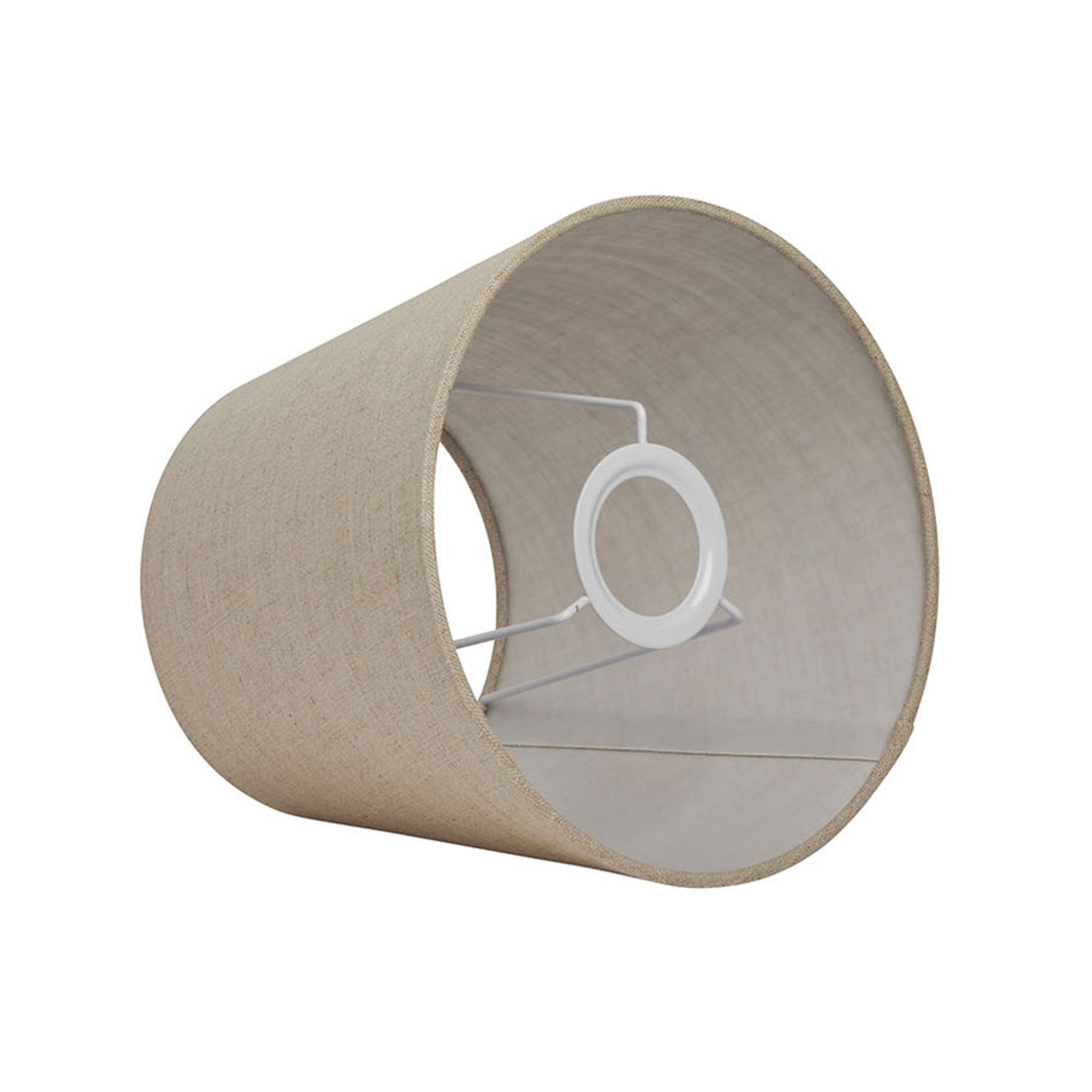 Watt & Veke（ワット・アンド・ヴェケ）は1998年に設立されたスウェーデンの照明ブランドです。「ただの明かり以上のものを届けたい」という明確なビジョンのもと、20年以上にわたり、光によって空間に特別な雰囲気を生み出すことを追求しています。製品はシンプルな北欧デザインに世界各地からのインスピレーションを融合させ、機能性と美しさの両立を目指しています。クラシックなスタイルからトレンドを取り入れた個性的なデザインまで、ユーザーの個性を映し出す照明を展開。Watt & Vekeの照明は、あなたの暮らしを明るく彩り、日常に魔法のような輝きをもたらします。