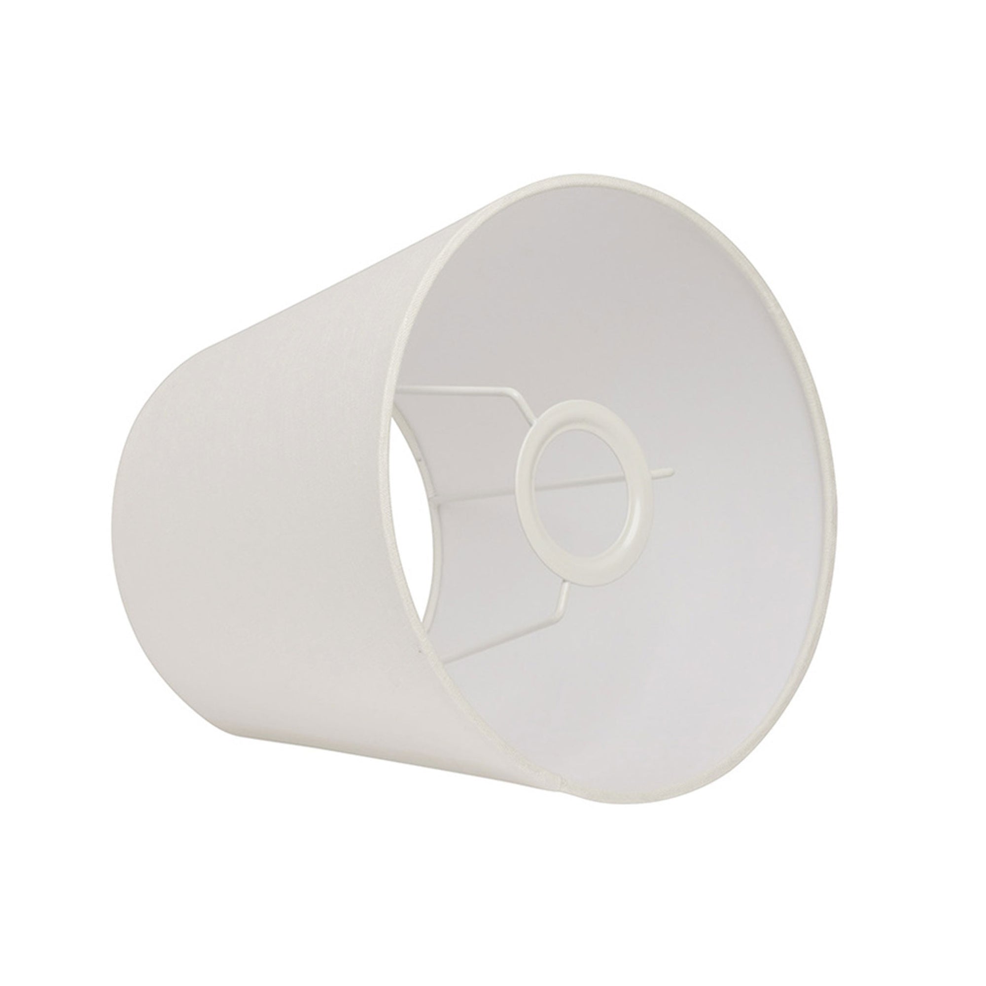 Watt & Veke（ワット・アンド・ヴェケ）は1998年に設立されたスウェーデンの照明ブランドです。「ただの明かり以上のものを届けたい」という明確なビジョンのもと、20年以上にわたり、光によって空間に特別な雰囲気を生み出すことを追求しています。製品はシンプルな北欧デザインに世界各地からのインスピレーションを融合させ、機能性と美しさの両立を目指しています。クラシックなスタイルからトレンドを取り入れた個性的なデザインまで、ユーザーの個性を映し出す照明を展開。Watt & Vekeの照明は、あなたの暮らしを明るく彩り、日常に魔法のような輝きをもたらします。