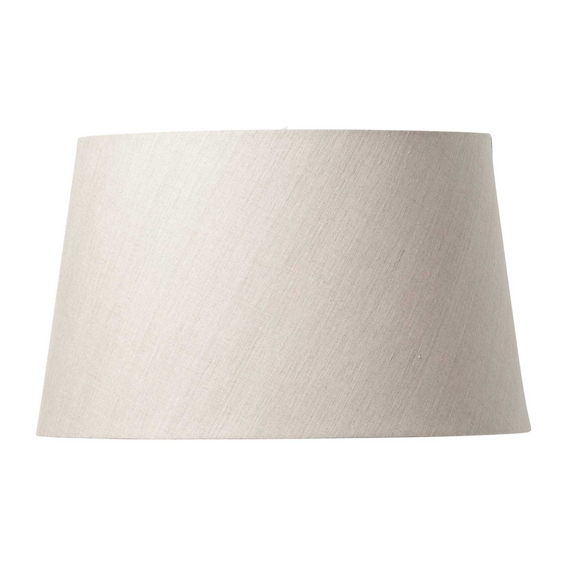 Watt & Veke（ワット・アンド・ヴェケ）は1998年に設立されたスウェーデンの照明ブランドです。「ただの明かり以上のものを届けたい」という明確なビジョンのもと、20年以上にわたり、光によって空間に特別な雰囲気を生み出すことを追求しています。製品はシンプルな北欧デザインに世界各地からのインスピレーションを融合させ、機能性と美しさの両立を目指しています。クラシックなスタイルからトレンドを取り入れた個性的なデザインまで、ユーザーの個性を映し出す照明を展開。Watt & Vekeの照明は、あなたの暮らしを明るく彩り、日常に魔法のような輝きをもたらします。