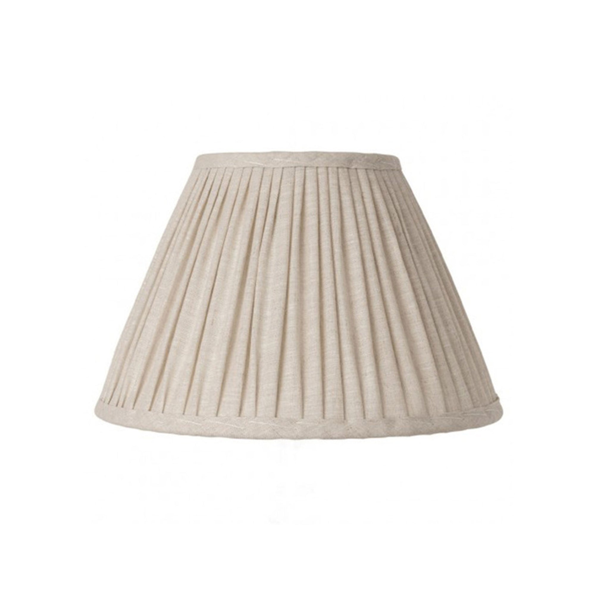 Watt & Veke（ワット・アンド・ヴェケ）は1998年に設立されたスウェーデンの照明ブランドです。「ただの明かり以上のものを届けたい」という明確なビジョンのもと、20年以上にわたり、光によって空間に特別な雰囲気を生み出すことを追求しています。製品はシンプルな北欧デザインに世界各地からのインスピレーションを融合させ、機能性と美しさの両立を目指しています。クラシックなスタイルからトレンドを取り入れた個性的なデザインまで、ユーザーの個性を映し出す照明を展開。Watt & Vekeの照明は、あなたの暮らしを明るく彩り、日常に魔法のような輝きをもたらします。