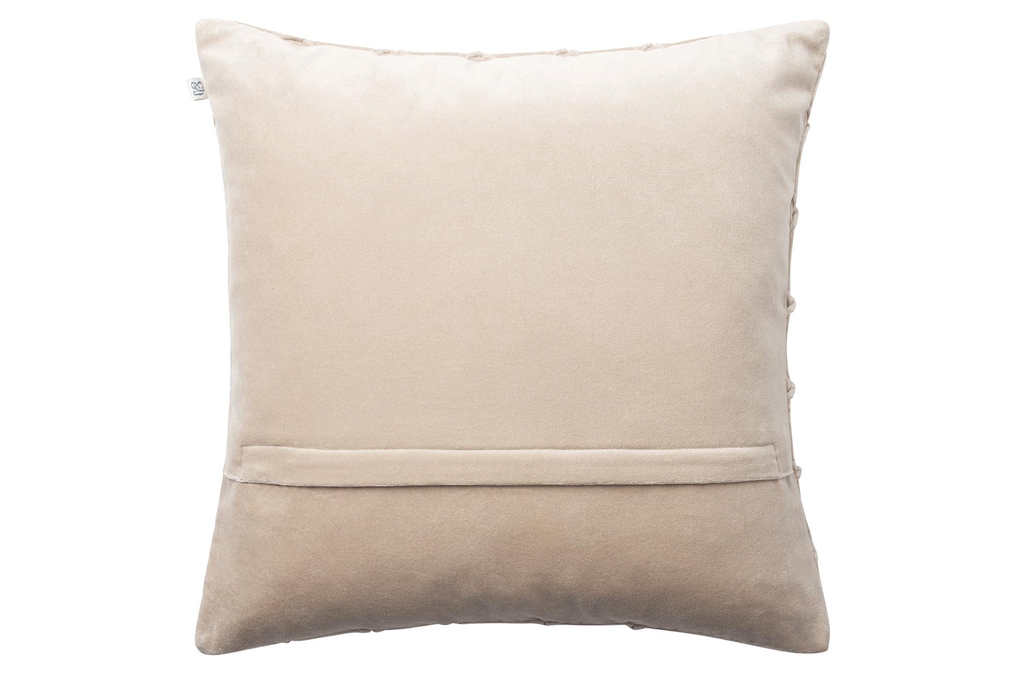 Chhatwal & Jonssonは、Stig JonssonとGeetali Chhatwal Jonssonによって創設されたスウェーデンのブランドです。主にクッションやラグなどのテキスタイル商品を製造しています。スカンジナビアンデザインとインドの手工芸品を組み合わせるというアイデアから始まったブランドは現在25か国の店舗で展開する有名なブランドに成長しました。