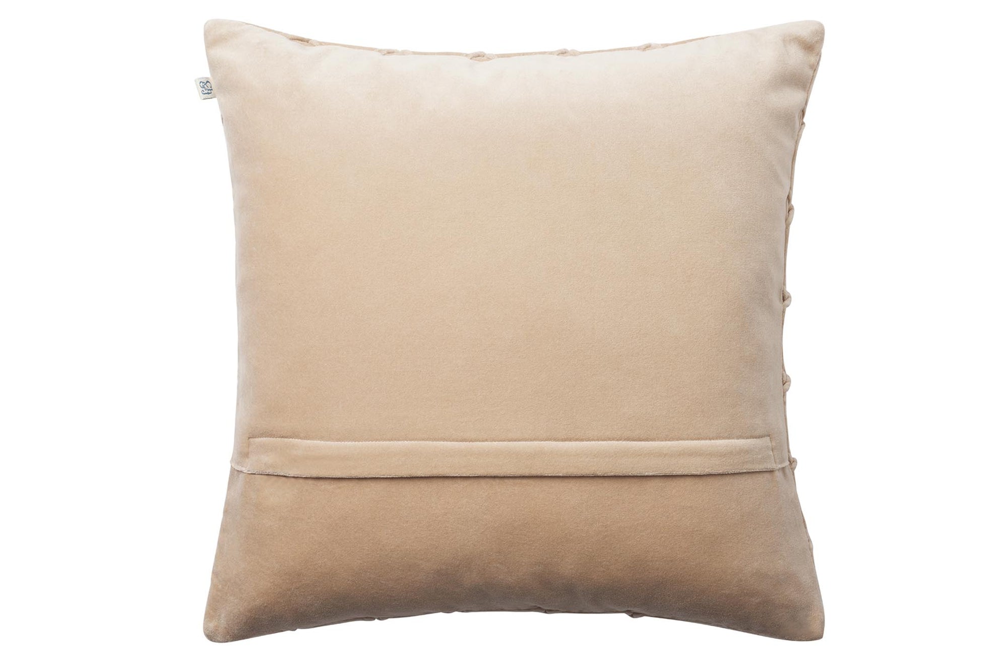 Chhatwal & Jonssonは、Stig JonssonとGeetali Chhatwal Jonssonによって創設されたスウェーデンのブランドです。主にクッションやラグなどのテキスタイル商品を製造しています。スカンジナビアンデザインとインドの手工芸品を組み合わせるというアイデアから始まったブランドは現在25か国の店舗で展開する有名なブランドに成長しました。