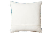 Chhatwal & Jonssonは、Stig JonssonとGeetali Chhatwal Jonssonによって創設されたスウェーデンのブランドです。主にクッションやラグなどのテキスタイル商品を製造しています。スカンジナビアンデザインとインドの手工芸品を組み合わせるというアイデアから始まったブランドは現在25か国の店舗で展開する有名なブランドに成長しました。