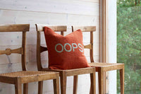 Chhatwal & Jonssonは、Stig JonssonとGeetali Chhatwal Jonssonによって創設されたスウェーデンのブランドです。主にクッションやラグなどのテキスタイル商品を製造しています。スカンジナビアンデザインとインドの手工芸品を組み合わせるというアイデアから始まったブランドは現在25か国の店舗で展開する有名なブランドに成長しました。