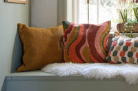 Chhatwal & Jonssonは、Stig JonssonとGeetali Chhatwal Jonssonによって創設されたスウェーデンのブランドです。主にクッションやラグなどのテキスタイル商品を製造しています。スカンジナビアンデザインとインドの手工芸品を組み合わせるというアイデアから始まったブランドは現在25か国の店舗で展開する有名なブランドに成長しました。