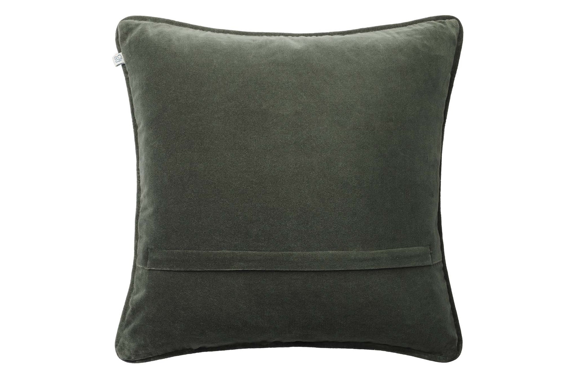 Chhatwal & Jonssonは、Stig JonssonとGeetali Chhatwal Jonssonによって創設されたスウェーデンのブランドです。主にクッションやラグなどのテキスタイル商品を製造しています。スカンジナビアンデザインとインドの手工芸品を組み合わせるというアイデアから始まったブランドは現在25か国の店舗で展開する有名なブランドに成長しました。