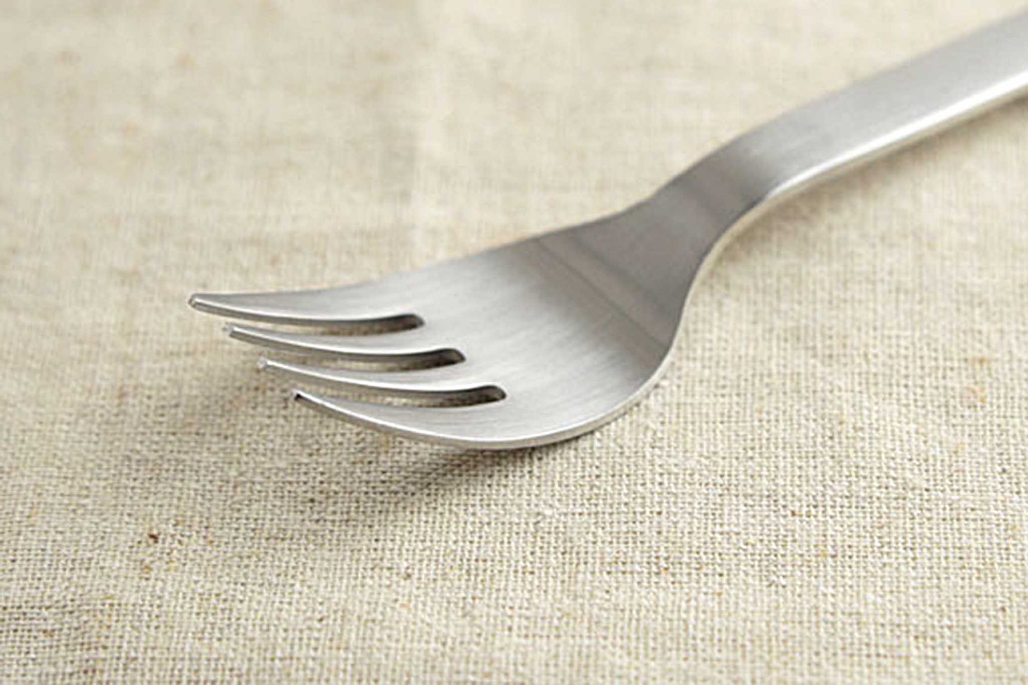 機内食をイメージしたシンプルでかわいい形のカトラリーシリーズです。