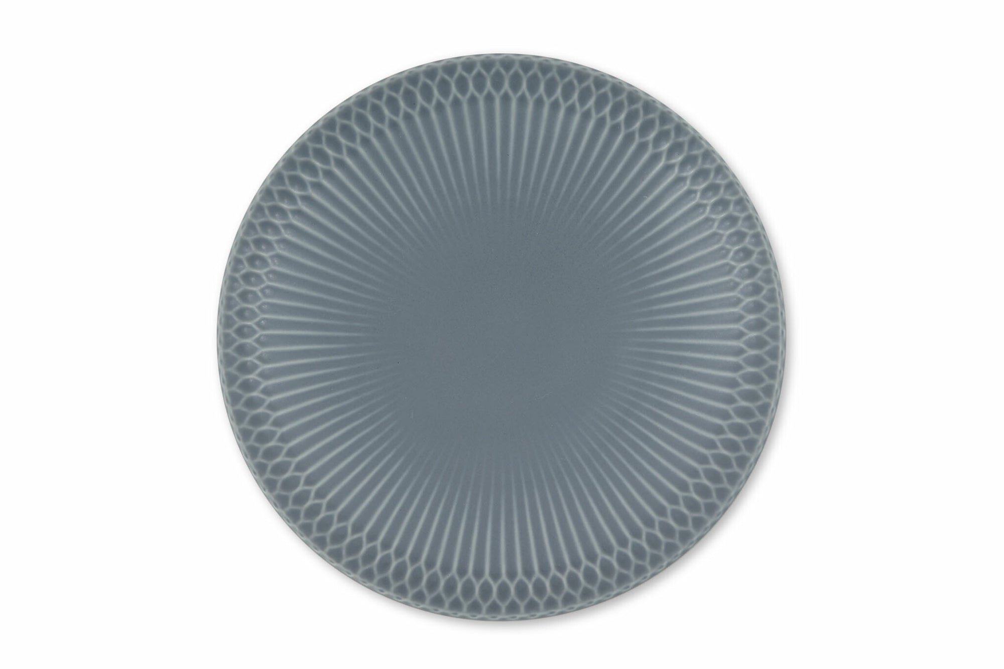 伝統的なしのぎ文様の繊細なレリーフが、料理を優しく彩る華やかな器です。皿はゆったりとした深さで毎日の食卓で活躍します。