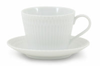 伝統的なしのぎ文様の繊細なレリーフが、料理を優しく彩る華やかな器です。コーヒーカップとソーサーのセットです。ソーサーは別の小さなお皿としてもお使いいただけます。